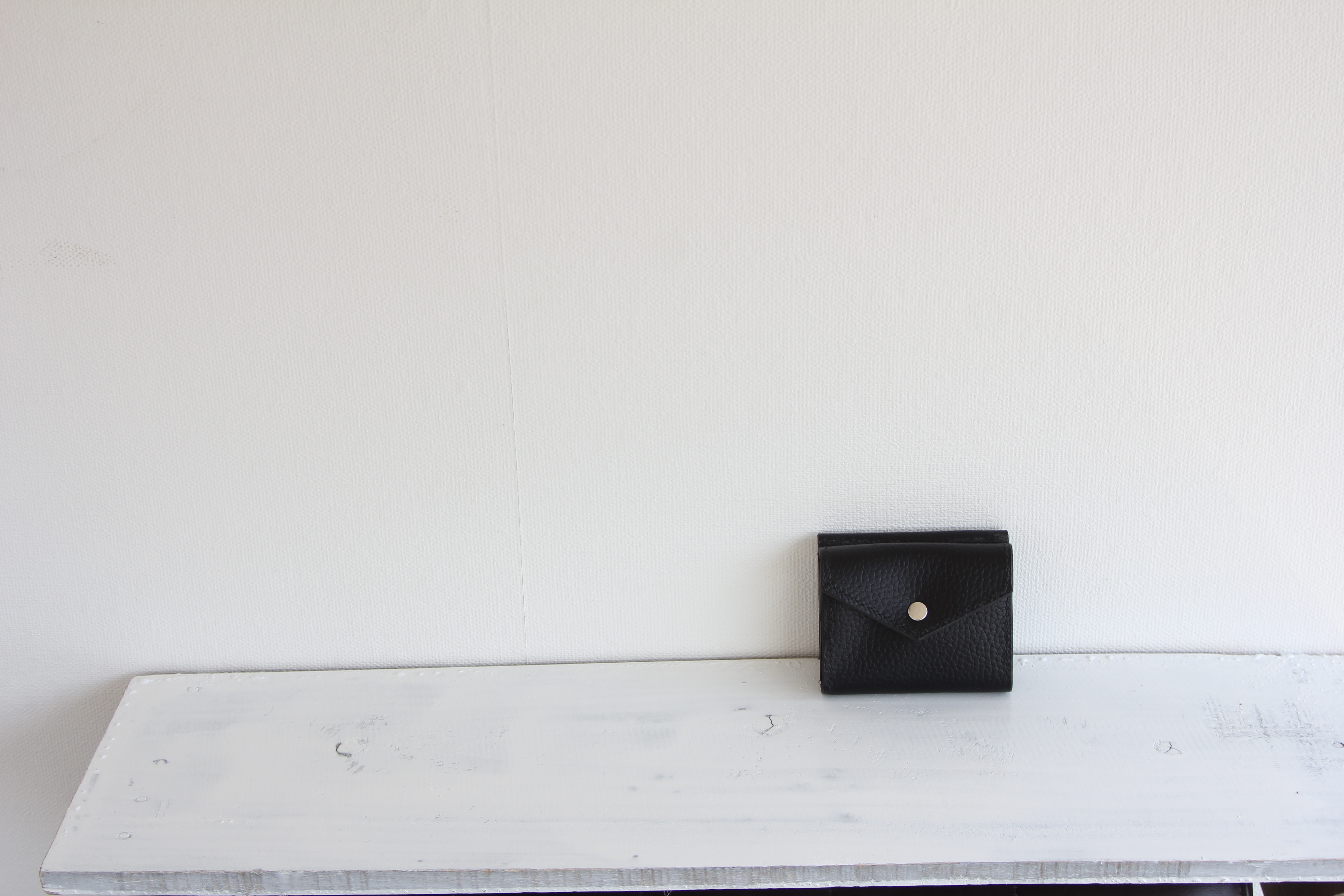 ちょっとそこまでお買い物に 収まりのいいコンパクトウォレット Base Mag