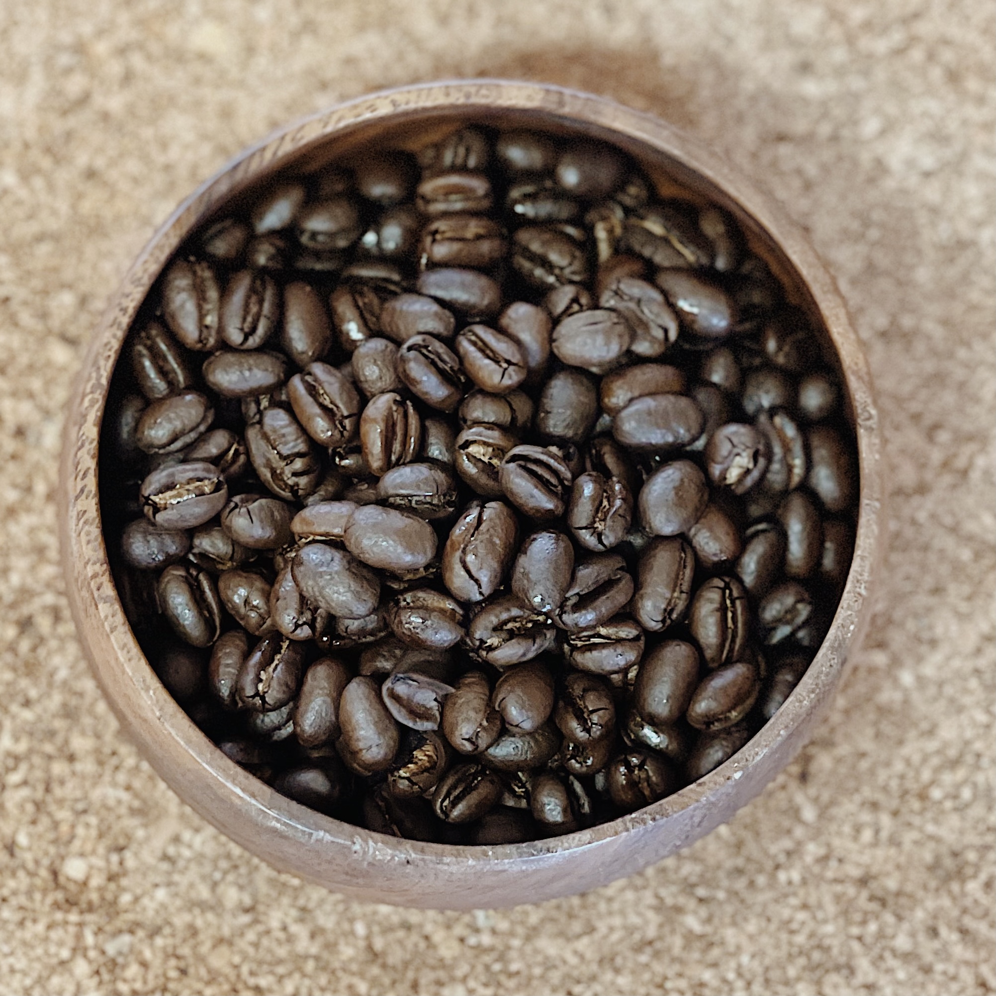 ウガンダでは1~2%しか収穫されない自然栽培ピーベリーコーヒーとは？！