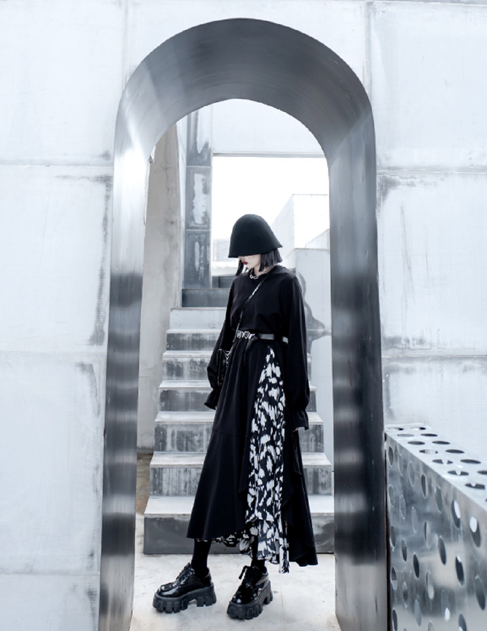 レイヤード風ブラックロングワンピース Mitchie Mary レイヤード風ブラックロングワンピース Mitchie Mary