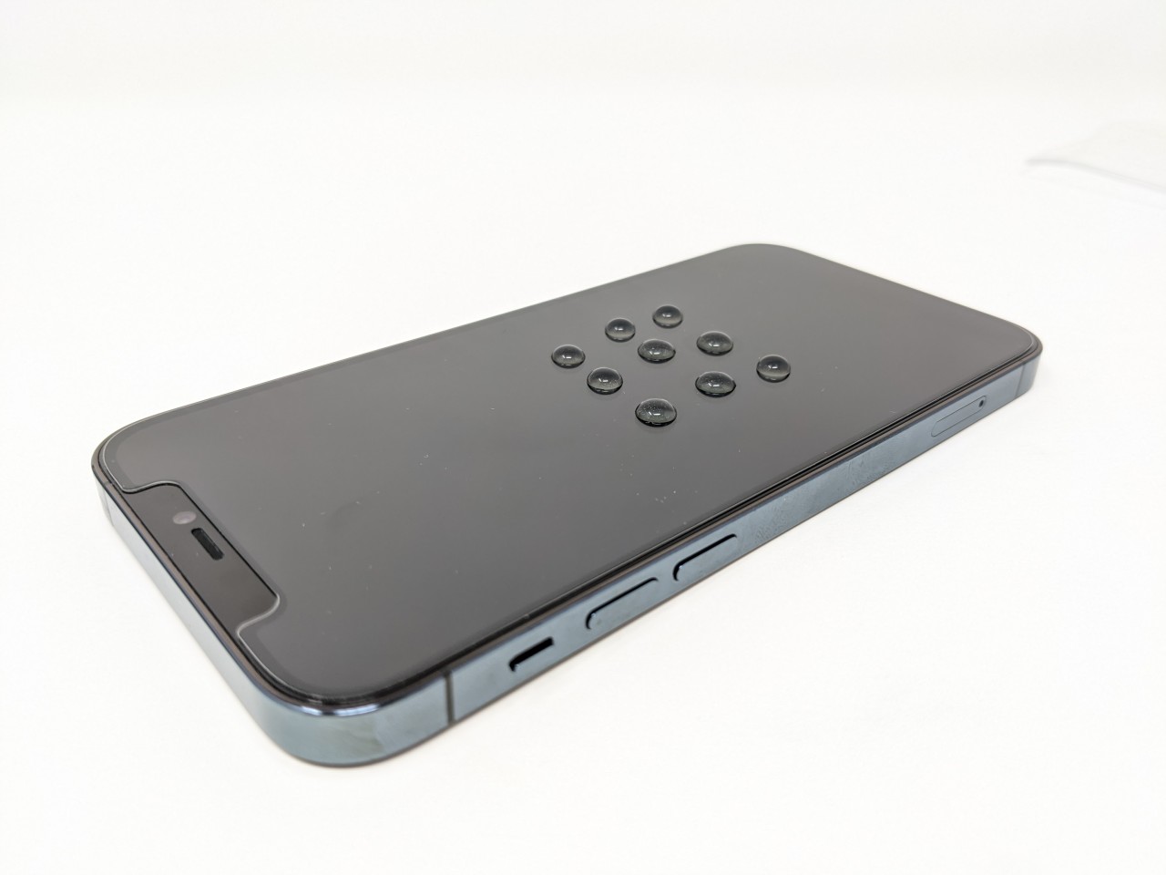 iPhone12におススメの液晶保護フィルムをご紹介。