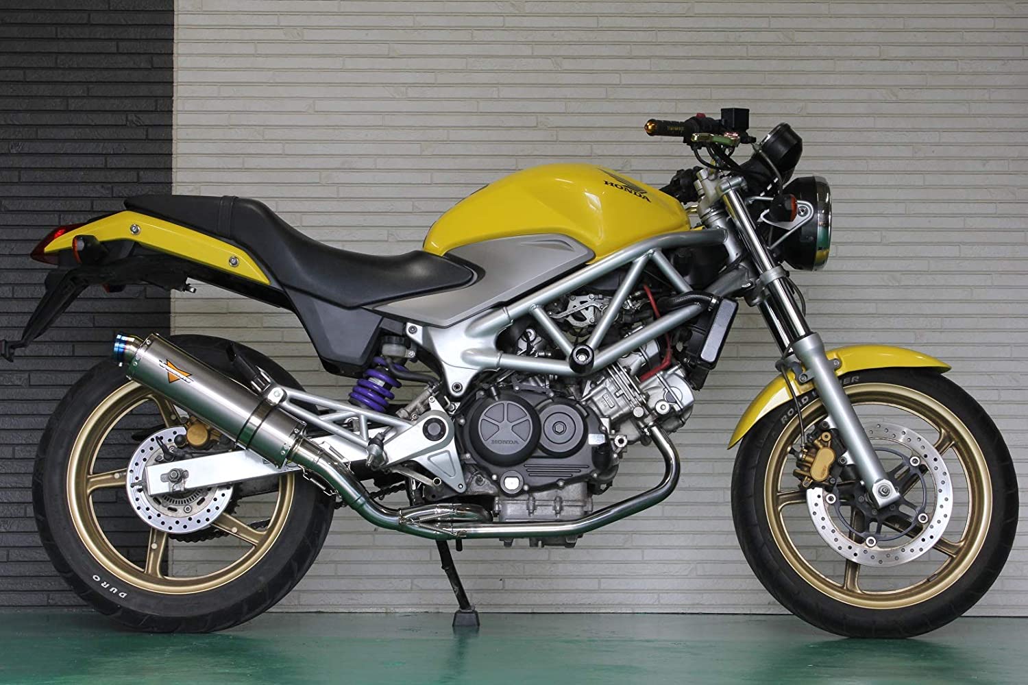 250cc バイクで人気が高い VTR250(MC33)用マフラー の紹介です！！
