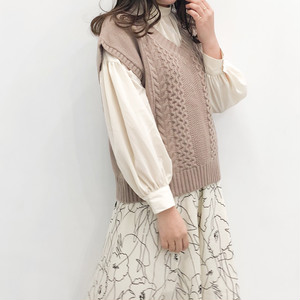 ゆるっと感がかわいいニットベスト Base Mag