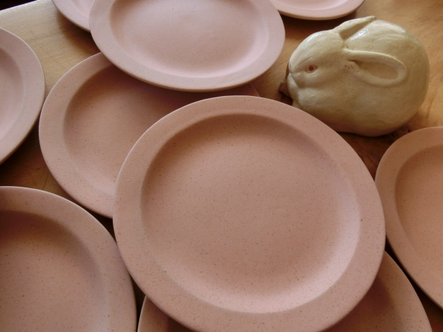 よしざわ窯 キュートなピンクの丸皿です♡ ケーキ皿やパン皿におすすめです♪