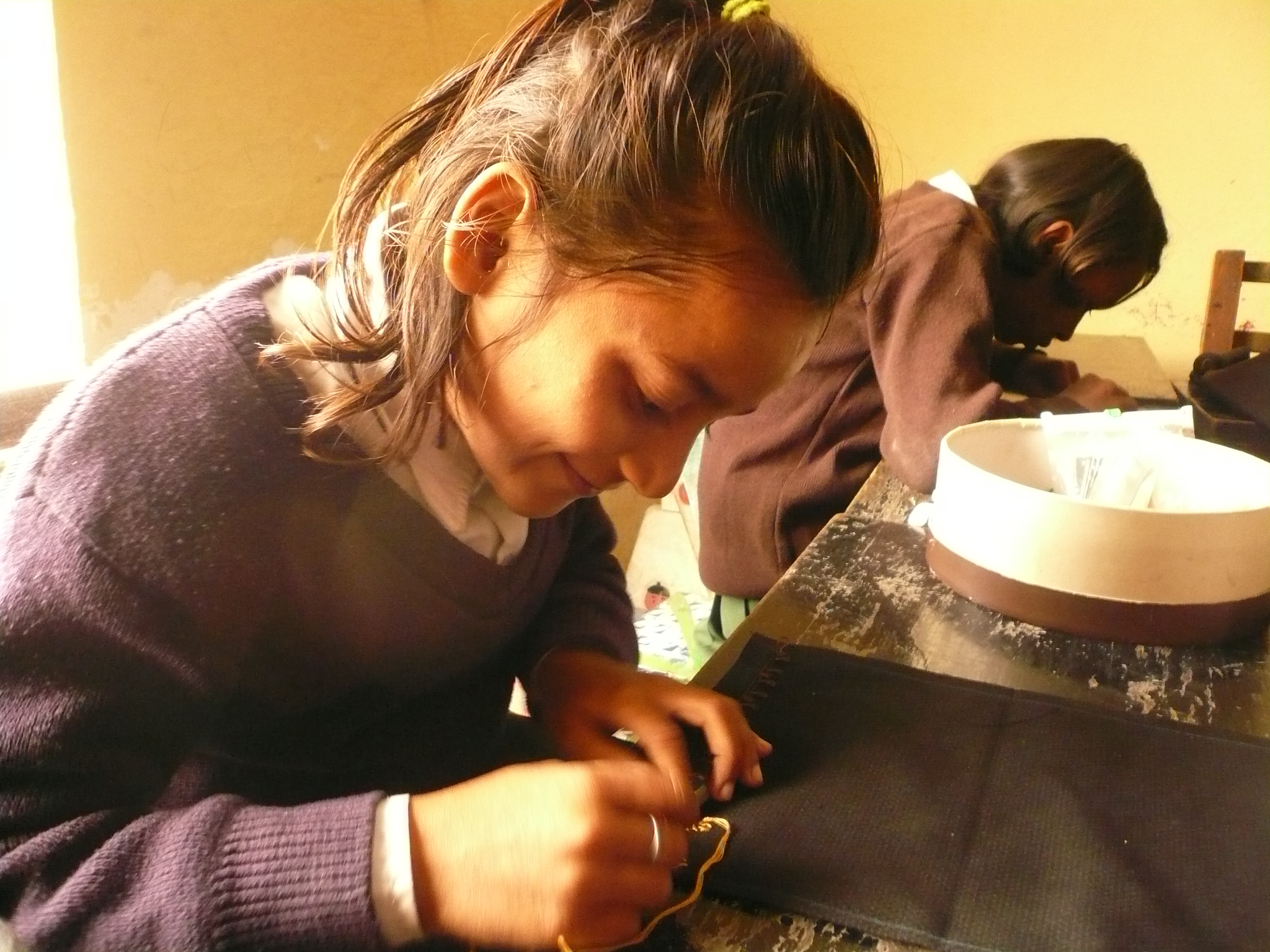 インドの子どもが刺繍した☆ハンドメイドポーチ | On the Road