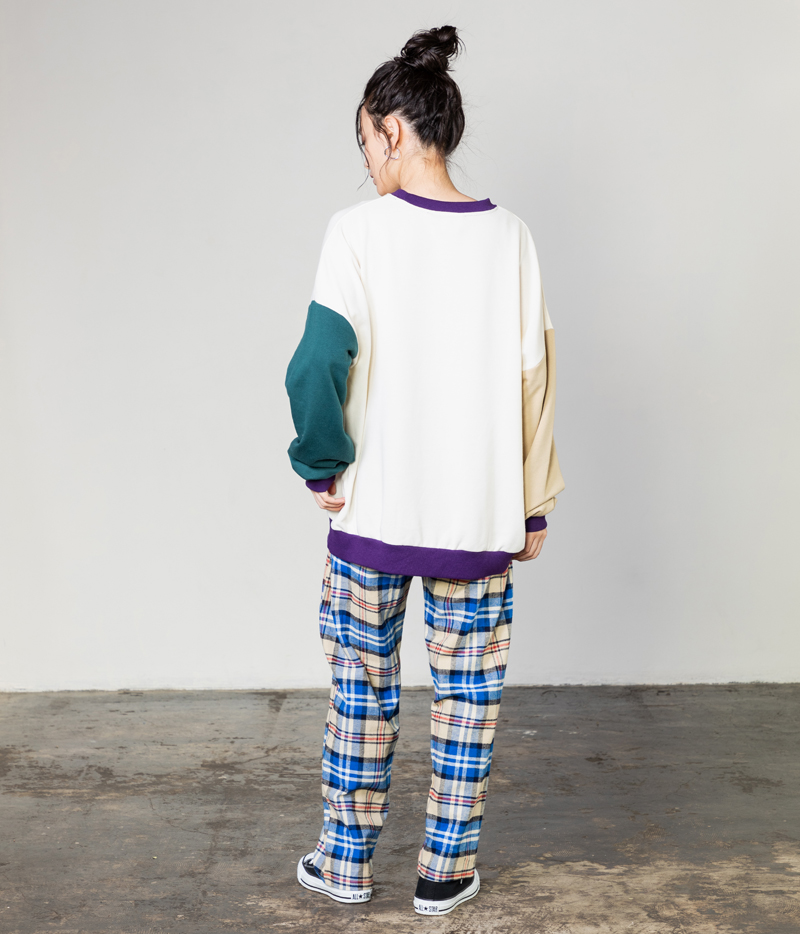 シンプソンズ刺繍がインパクト大のクルーネックトレーナー Power To The People Official Shop