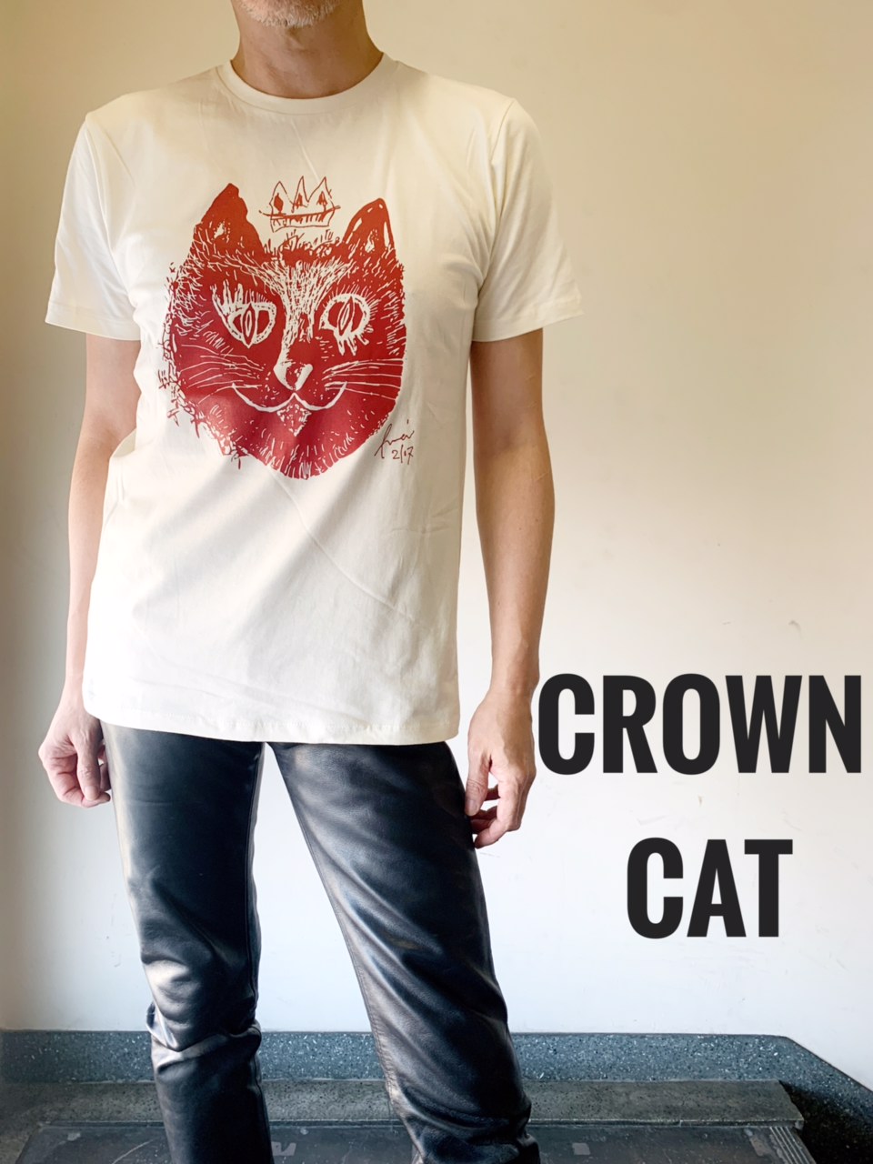 人気のイマイアキノブ 直筆イラスト「クラウンキャット」Tシャツがニューカラーで登場！