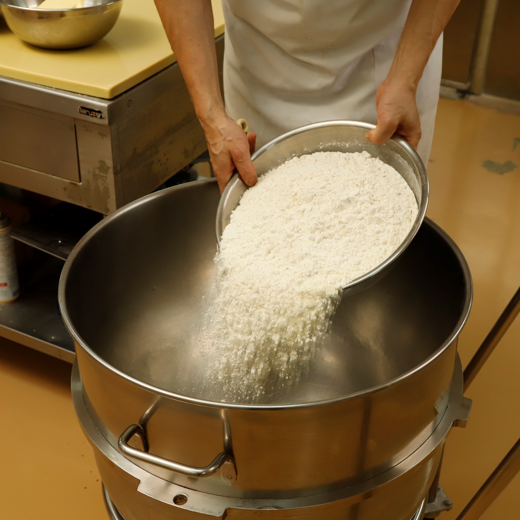 ボンジュールボンの生食パン 国産小麦 北海道バター 種製製法で作る甘味ともっちりさが魅力の生食パン Bonjour Bon ボンジュールボン