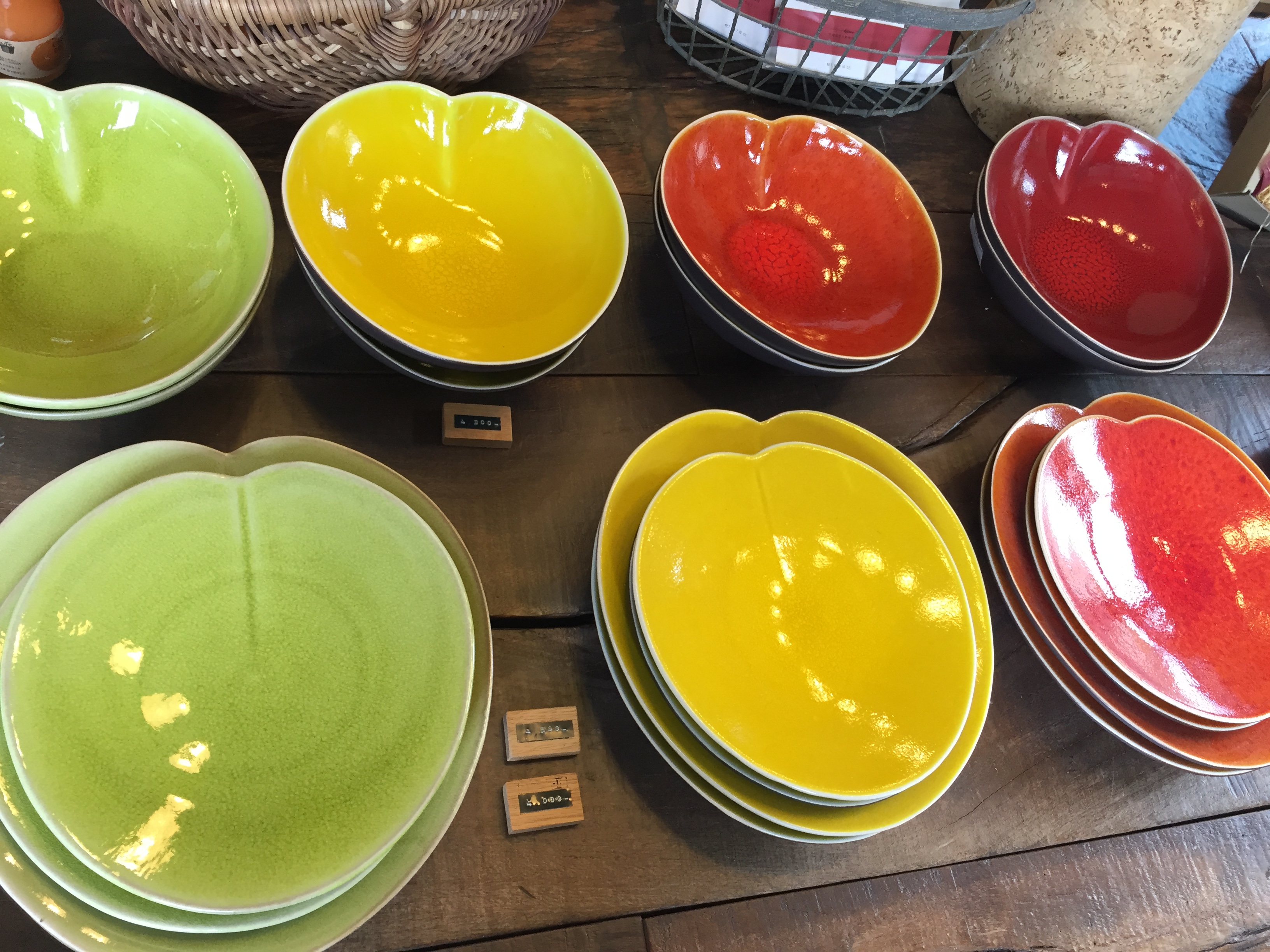 食卓を鮮やかに彩る、Jars　NENUPHARシリーズ
