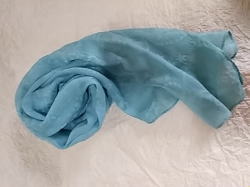 今年の藍生葉ぞめのスカーフ