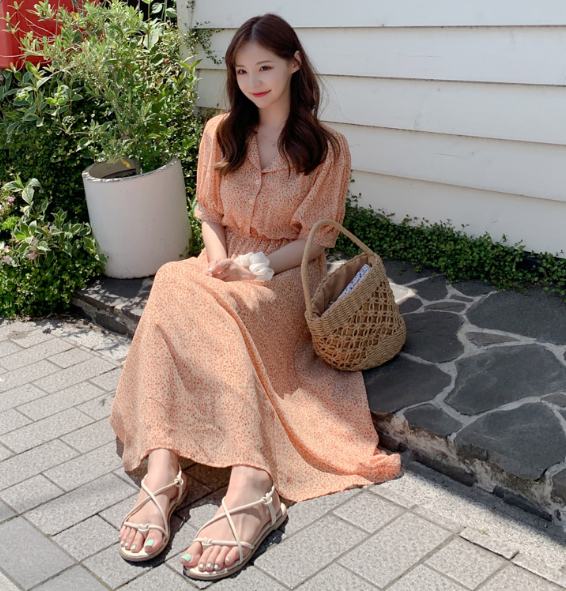 小花柄が可愛く 夏らしいオレンジのロングワンピース Base Mag