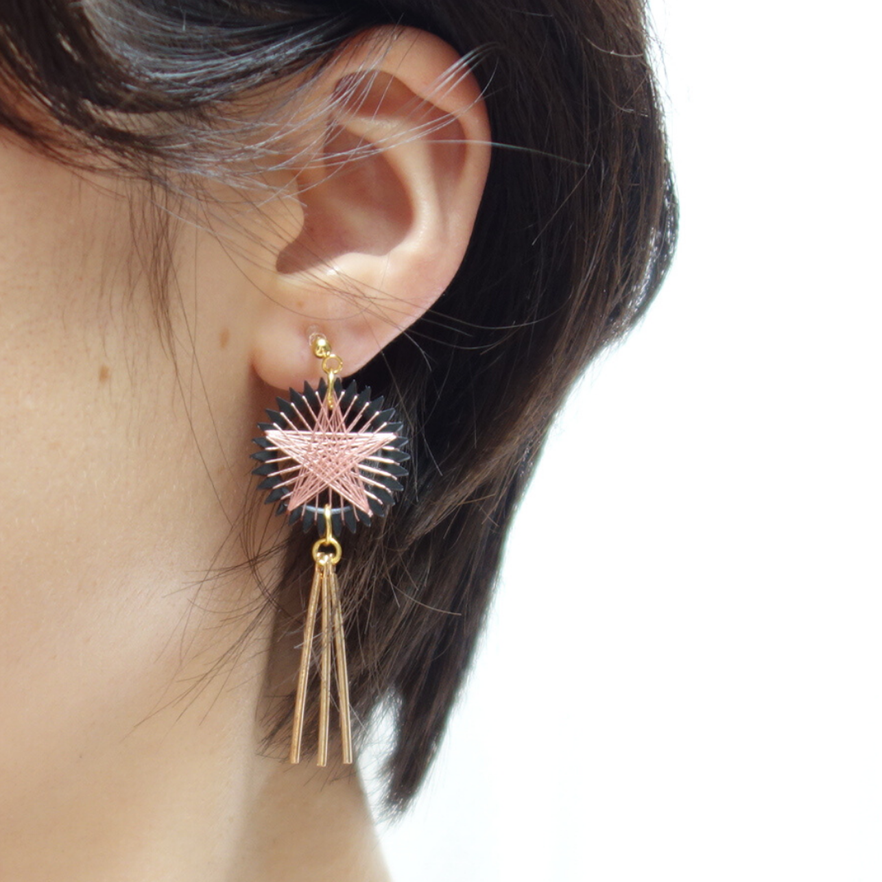 日本の絹糸でつくる糸まきアクセサリー　耳元を彩る大人ピンクの流れ星　