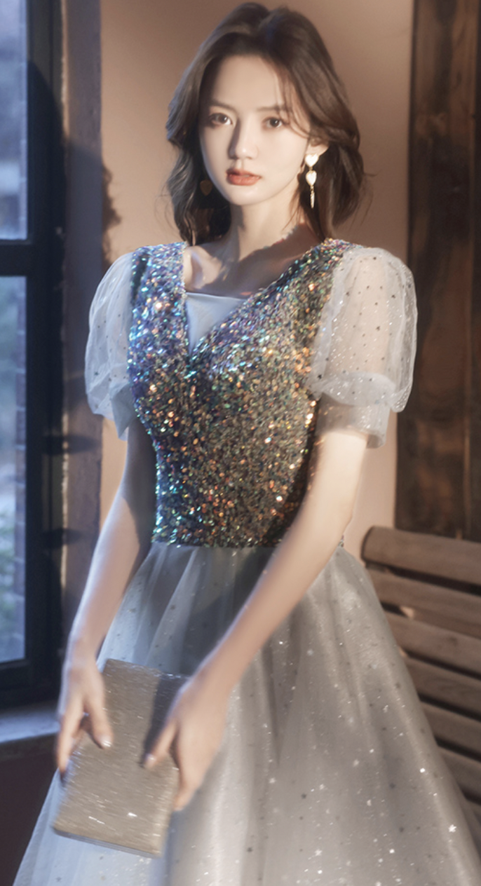 【NEW】キラキラ輝きを放つスパンコールが眩しい☆主役級ドレス！