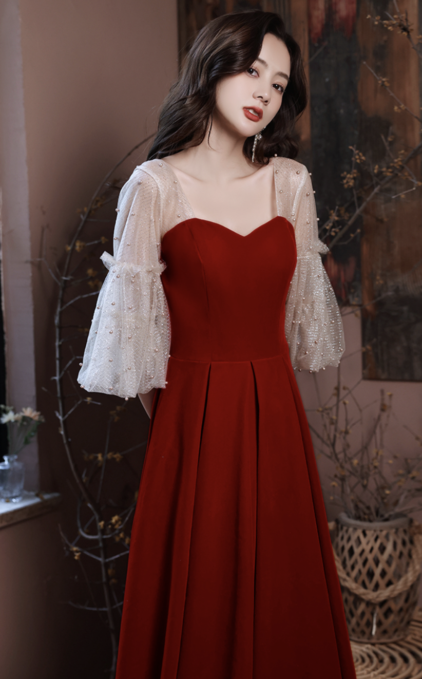 赤ずきんのように愛らしい真っ赤なミモレ丈ドレス♡