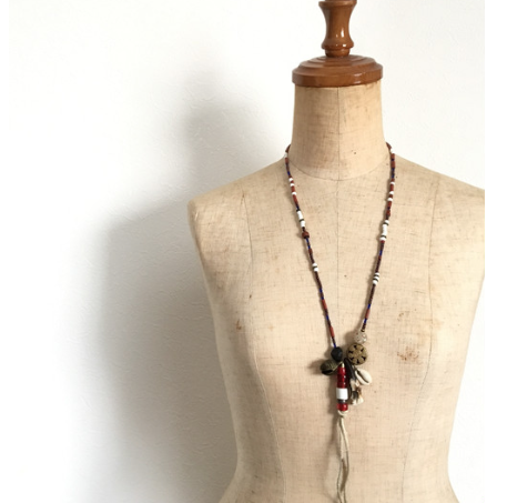 【No.162】tribal ネックレス スカンク ヤクの歯 antiqueシードビーズ 鈴 子安貝
