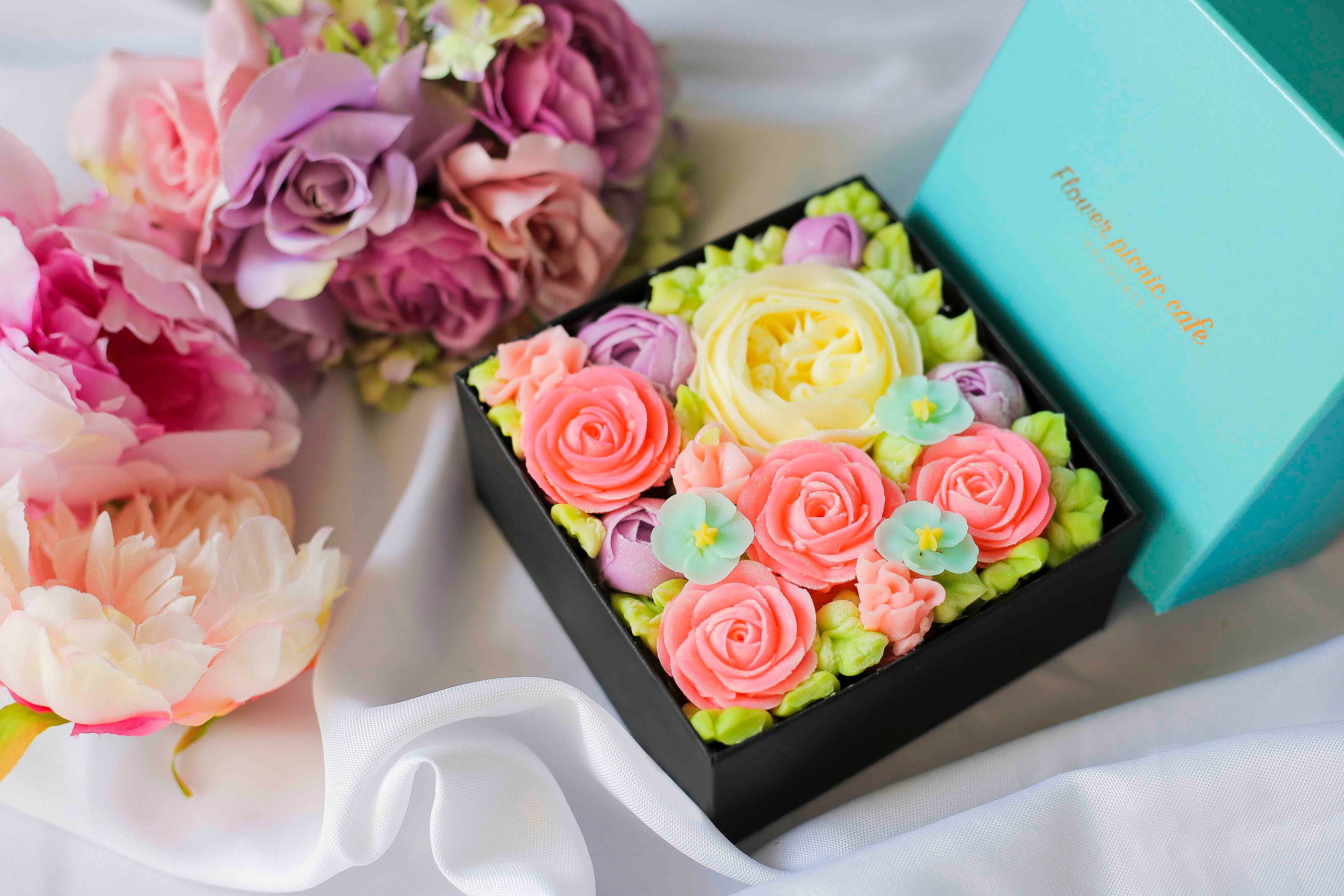 Spring Colors 食べられるお花のボックスフラワーケーキ Flower Picnic Cafe Hakodate