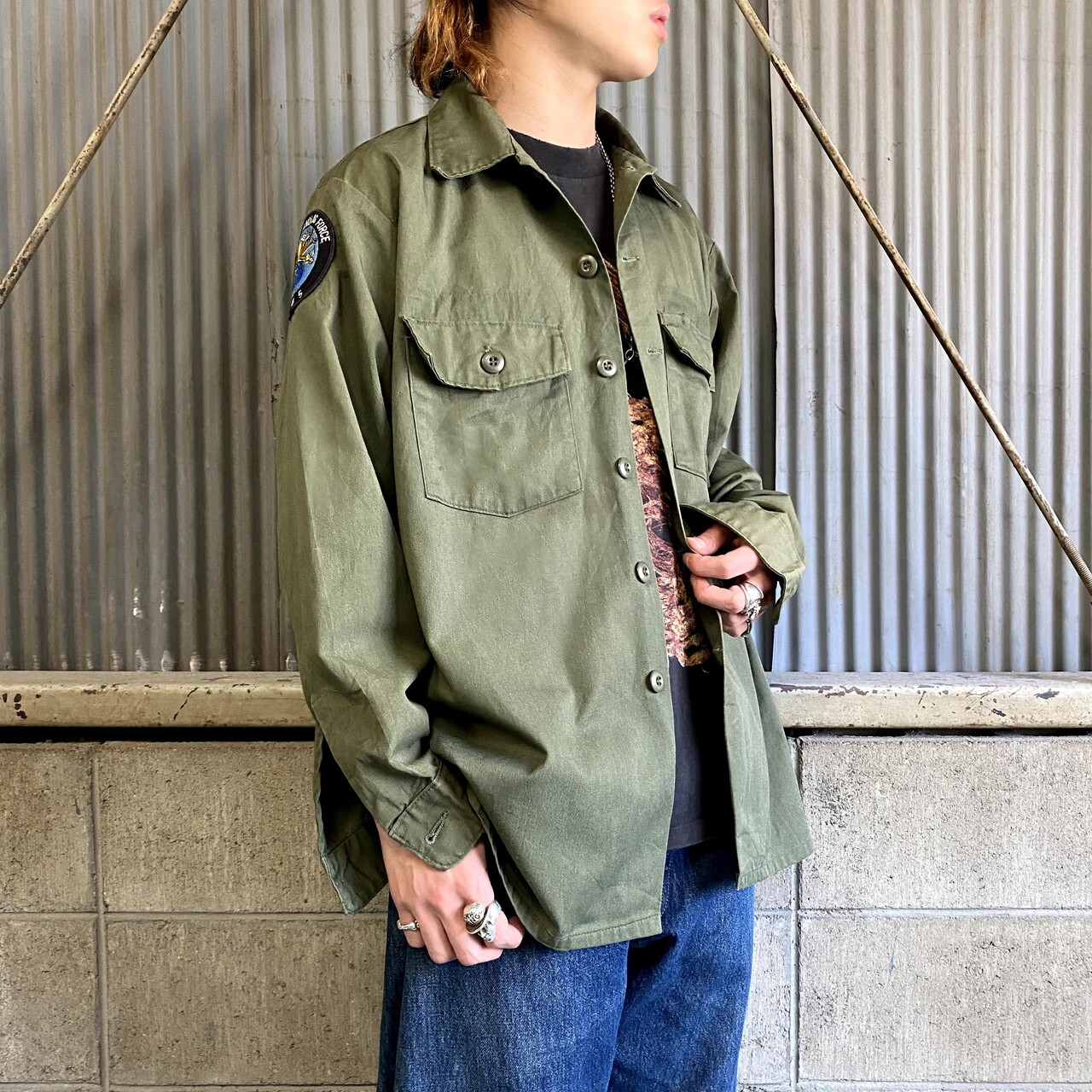 78年納品 70年代 U S Army 米軍実品 ワッペン付き ユーティリティシャツ メンズxl相当 カーキ オリーブ 古着 コットンポリ ミリタリー シャツ 70s ヴィンテージ ビンテージ 長袖シャツ Cave 古着屋 公式 古着通販サイト
