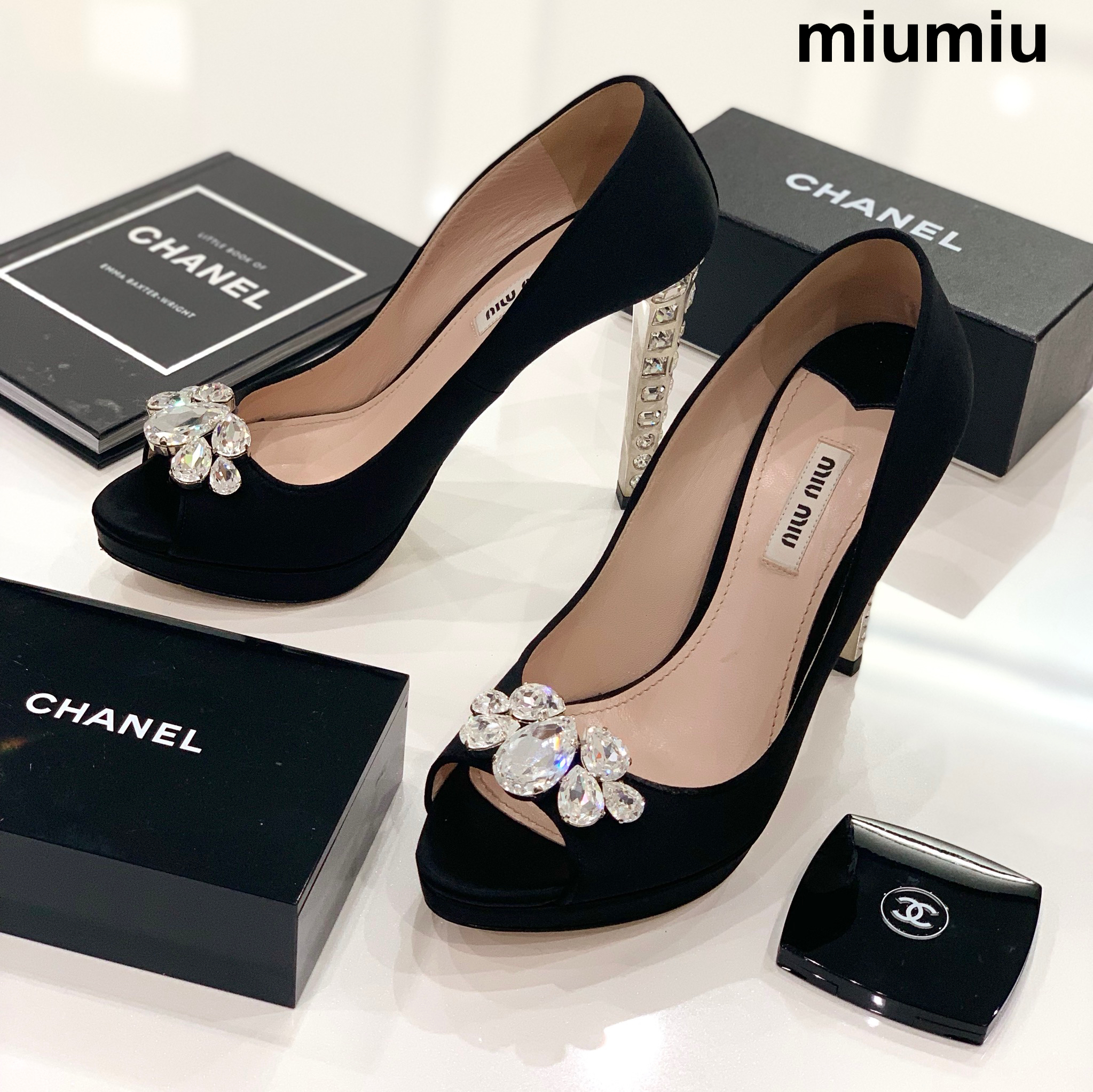 miumiu  オープントゥ  ビジュー  パンプス柄デザイン無地