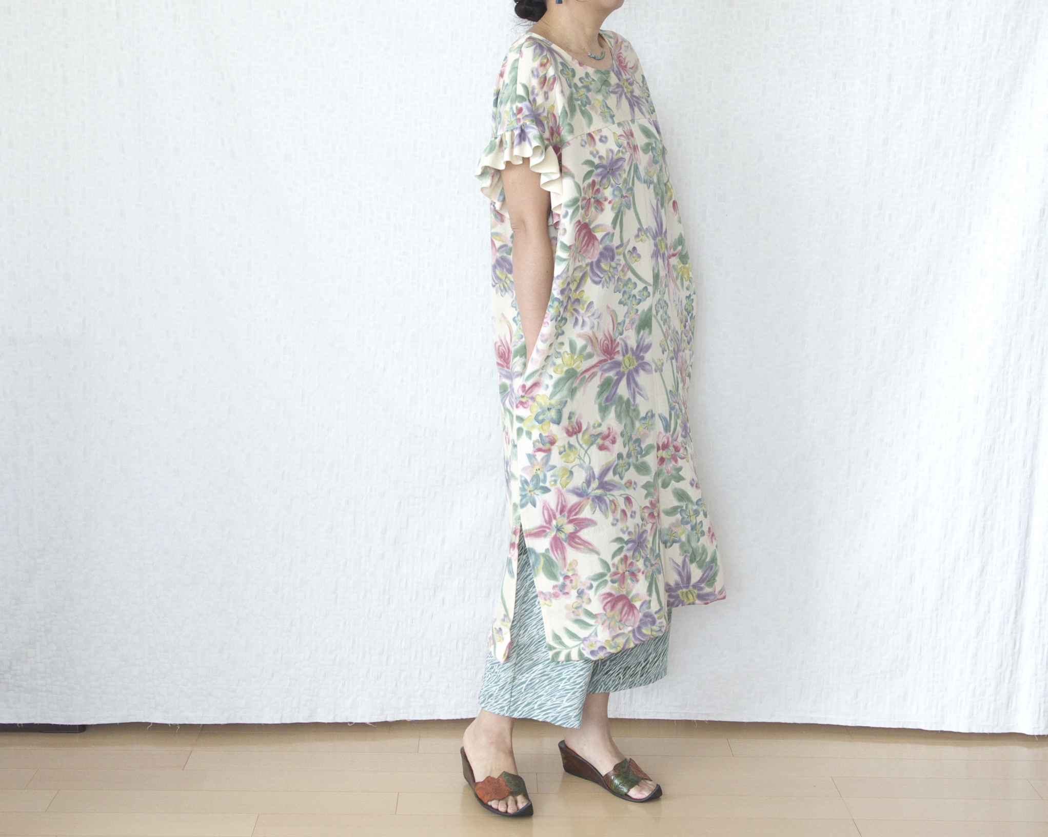 在庫一掃最安挑戦 今月一杯です Harrods 美品 ホワイトフリルスリーブ ワンピース M 最新コレックション