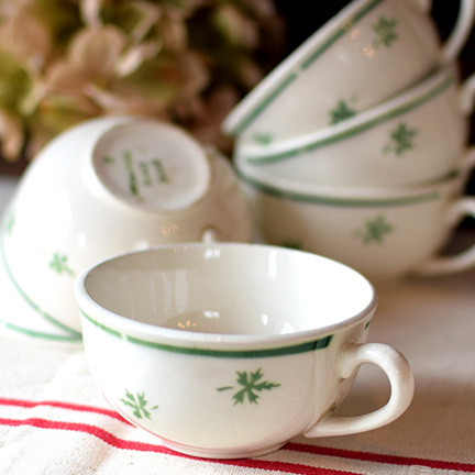 フランス みどり色の葉っぱ柄 ティーカップ Brocante De La Cocotte フランスアンティーク ドライフラワーのお店