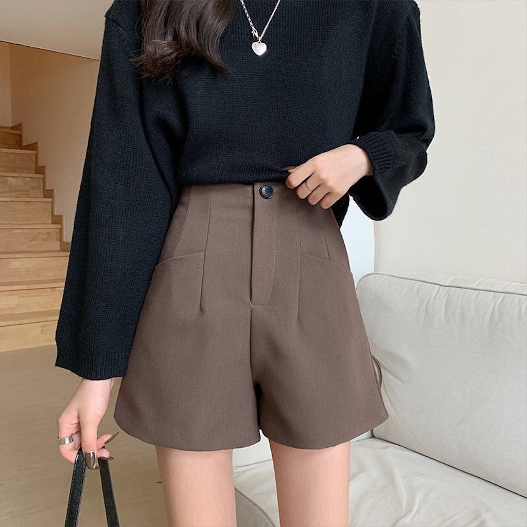 裾広がりなシルエットが細身え効果に ハイウエストショートパンツ Select Shop Kiitos