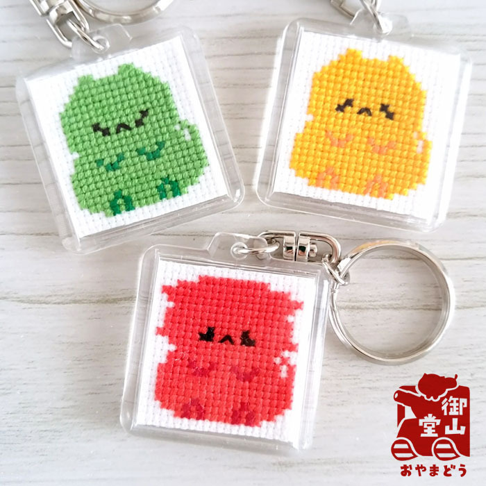 わさからもみじ ぽってりおすわり姿の刺繍キーホルダー 3個セット 猫と戦車の雑貨店 御山堂 おやまどう