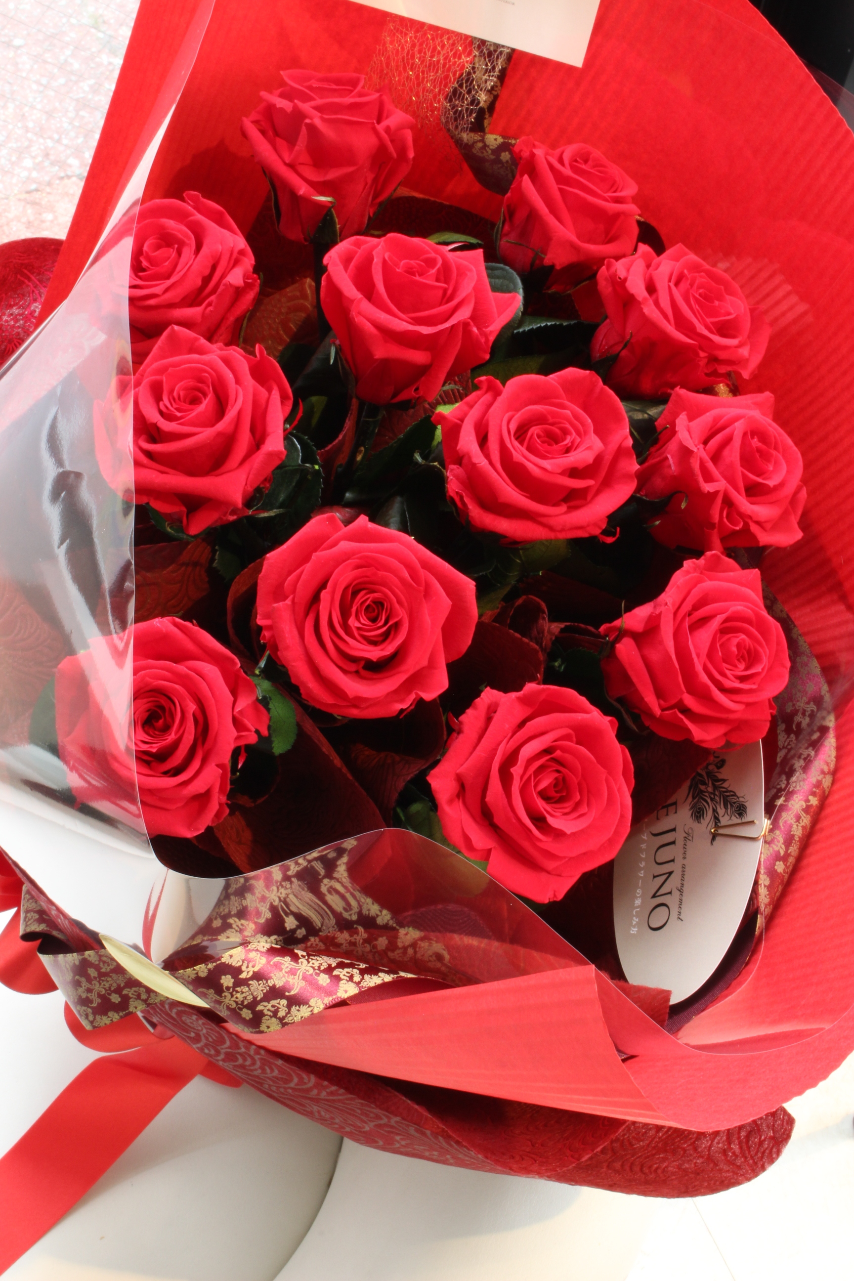 12本の赤い薔薇の花束 ダズンローズ 茎付き 福岡のプリザーブドフラワー専門店 Rosejunoローズユノwebshop ネットショッピング