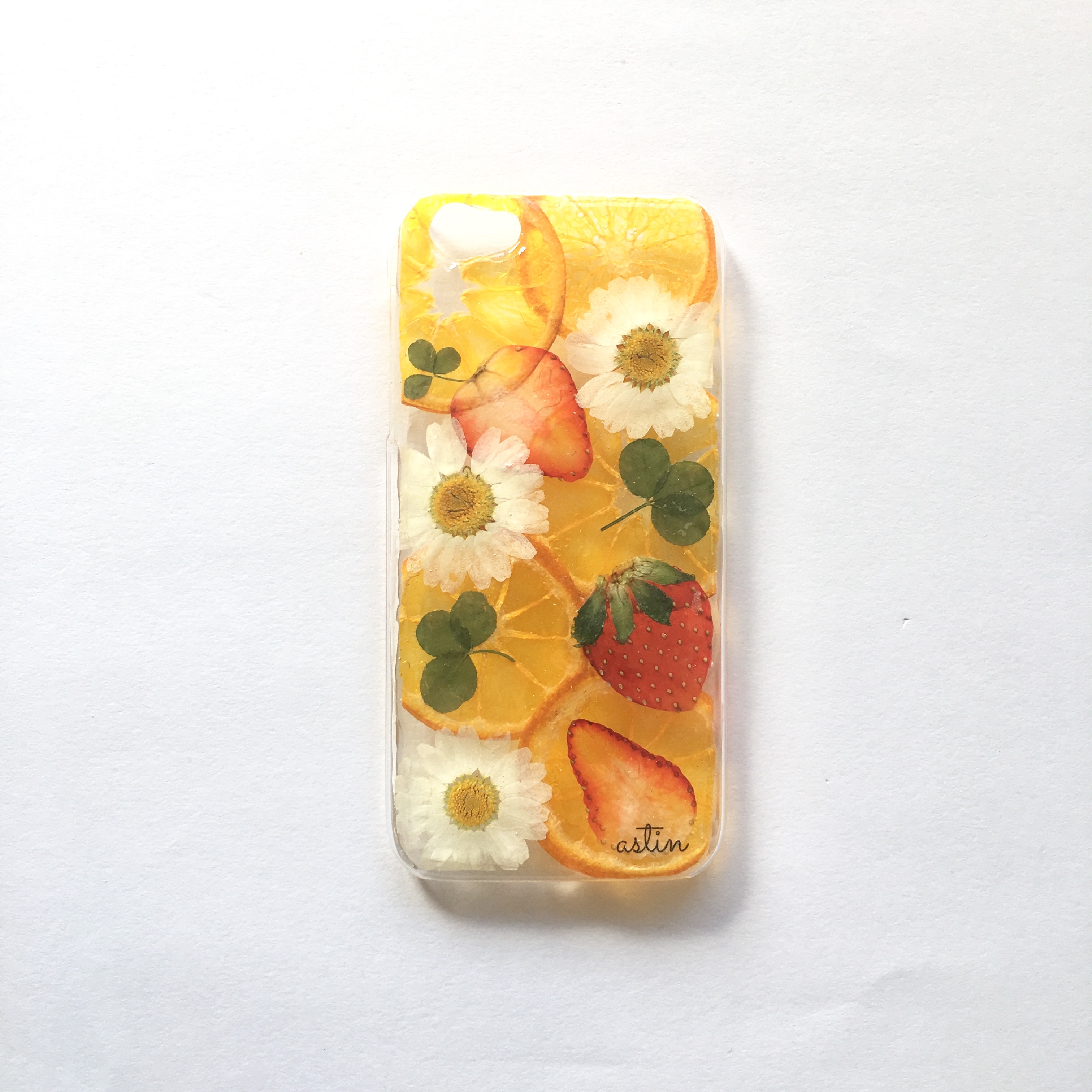 Astin 23 オリジナルデザイン押しフルーツスマホケース Astin Muhler 押しフルーツスマホケースで通話姿も美しく