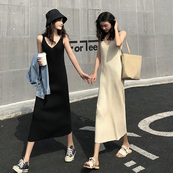 送料無料 Vネック リブニット キャミソールワンピース ロング 無地 ノースリーブ オルチャン 韓国 トレンド シンプル 大人可愛い 着まわし きれいめ デイリー デート 女子会 ブラック オフホワイト 黒 白 春 夏 秋 Op 0hm ワンピースコーデのお店 Flower Silhouette