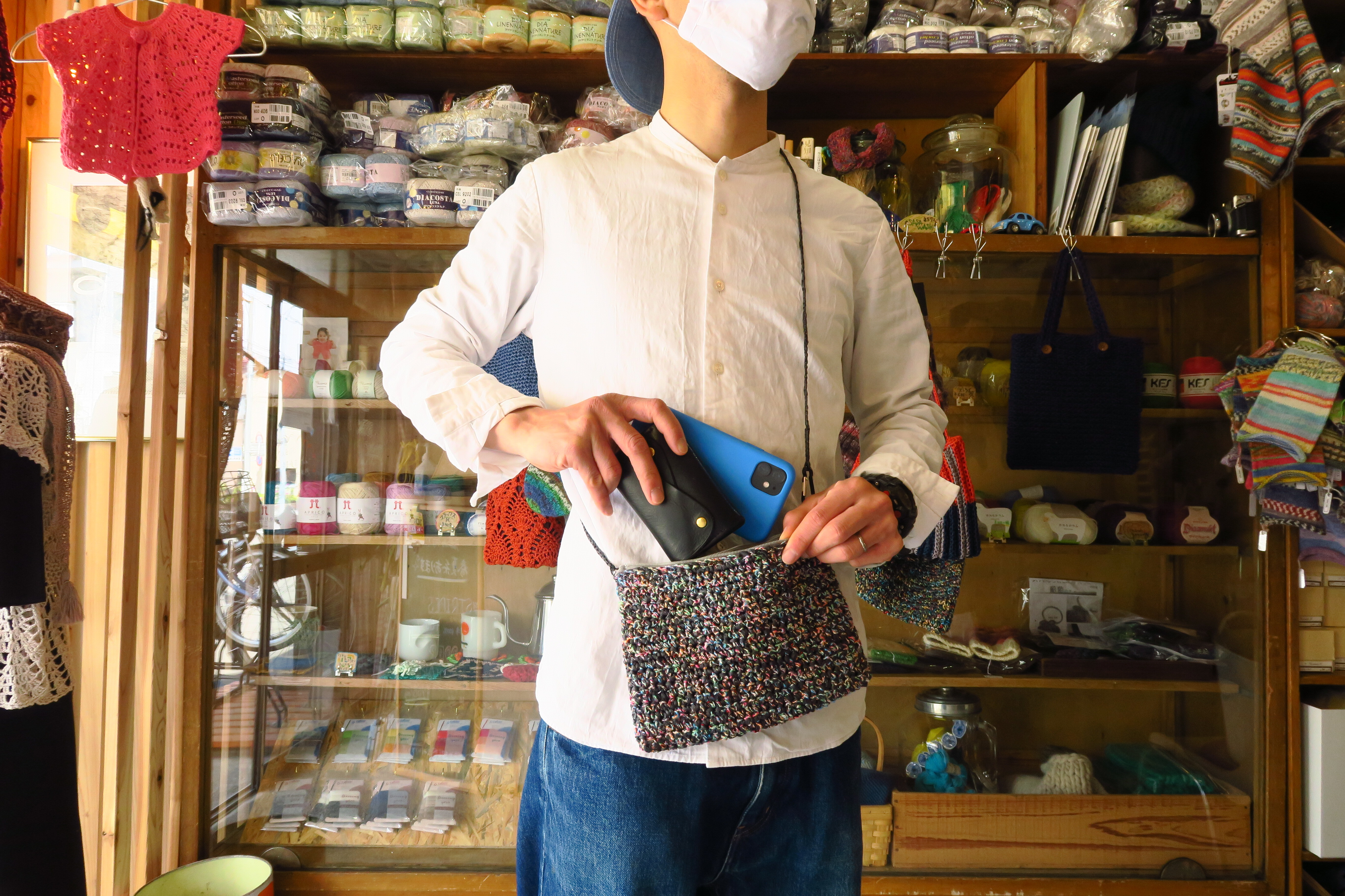 手編みの小さめサコッシュ コサッシュ ファスナー開閉ver 秋山毛糸店 Produced By イチトマル