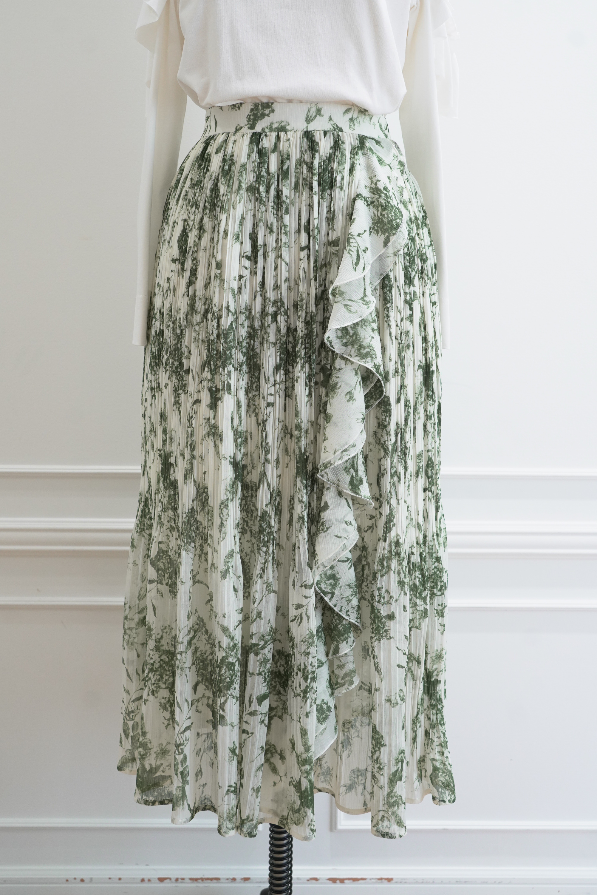 84ウエストHerlipto Pleated Chiffon Long Skirt