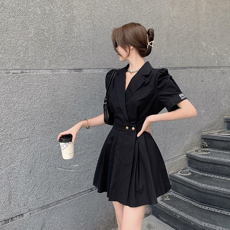 ワンピース Aライン 無地 シンプル 半袖 着まわし抜群 魅せる 黒 今季注目 ブラック ホワイト S M Dresszone