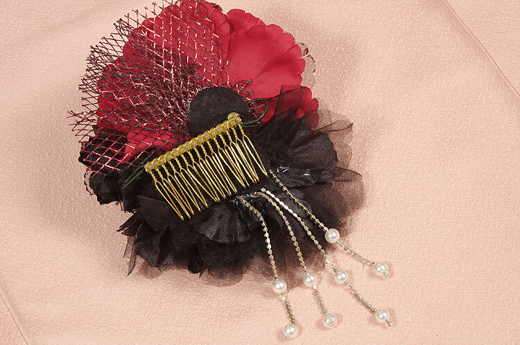 髪飾りs 新品 赤 黒 レース 花 振袖 袴 成人式 着物 浴衣 和装 洋装 和風 和モダン 髪留め ヘアアクセサリー 新品 Kimono三鈴