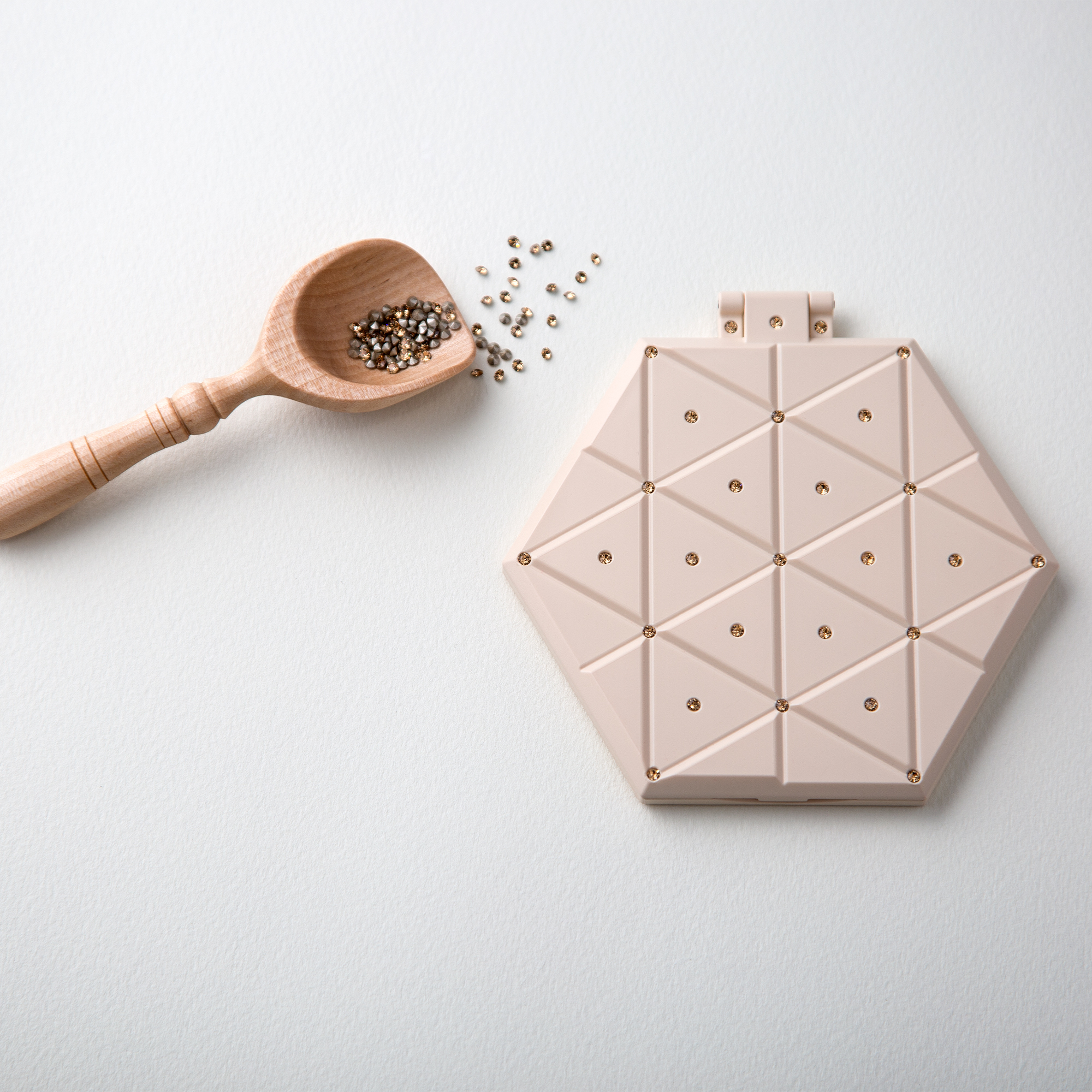 Linen White ライトコロラドトパーズ 11月誕生石カラー 5倍鏡あり 660 Calla Mirror