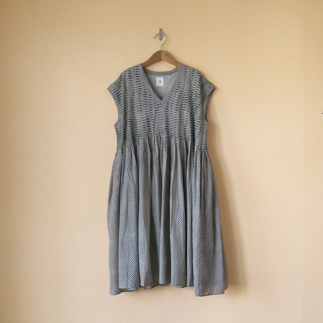 Maison De Soil メゾンドソイル V Neck French Sleeve Pullover Dress Vネックフレンチスリーブプルオーバードレス Chelsea チェルシーオンラインショップ 四日市