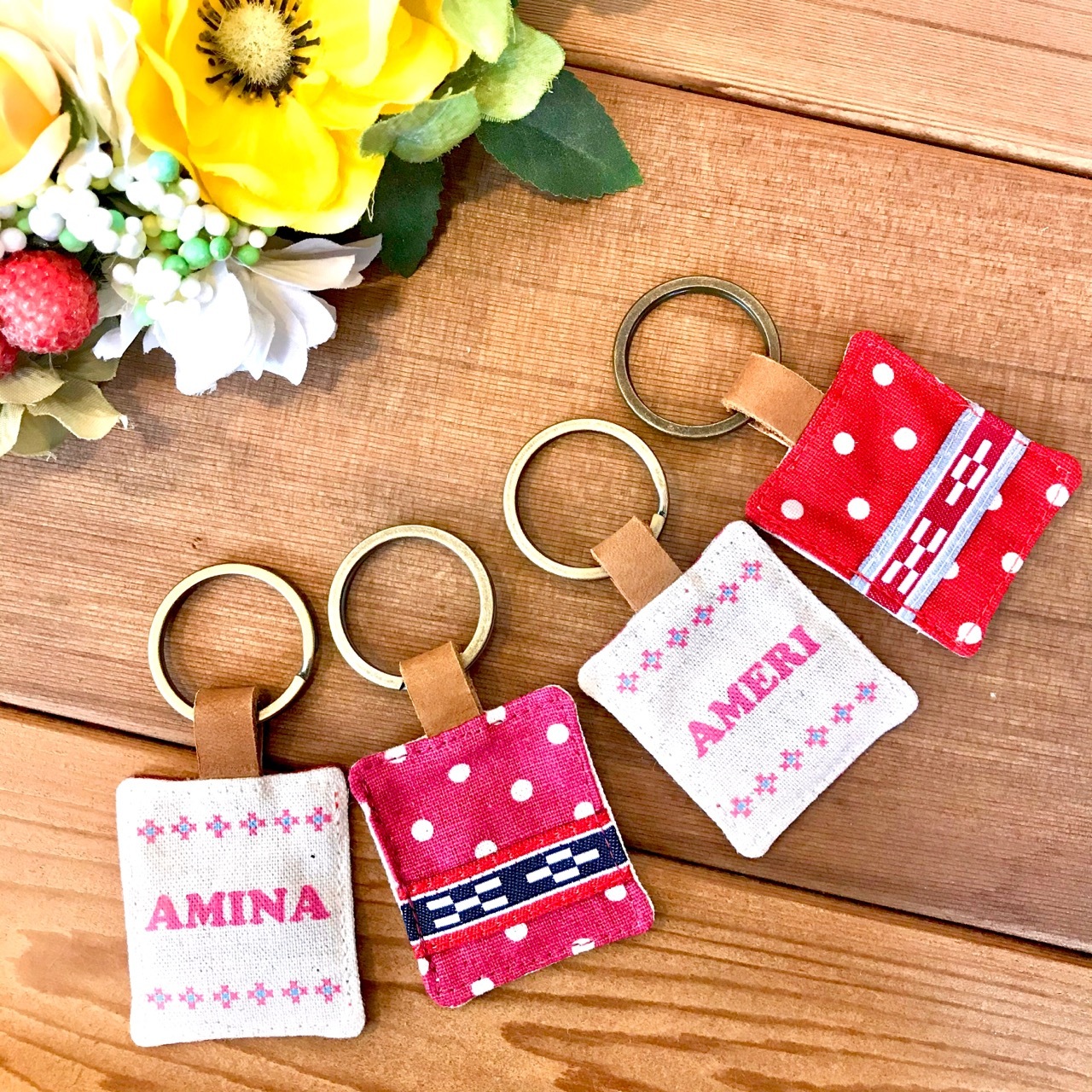 あみか あもろ 名前キーホルダー ピンク ミンサー おなまえ Maruhira 丸平おみやげ店 石垣島 ハンドメイドの名前キーホルダー やミンサーテープのお店