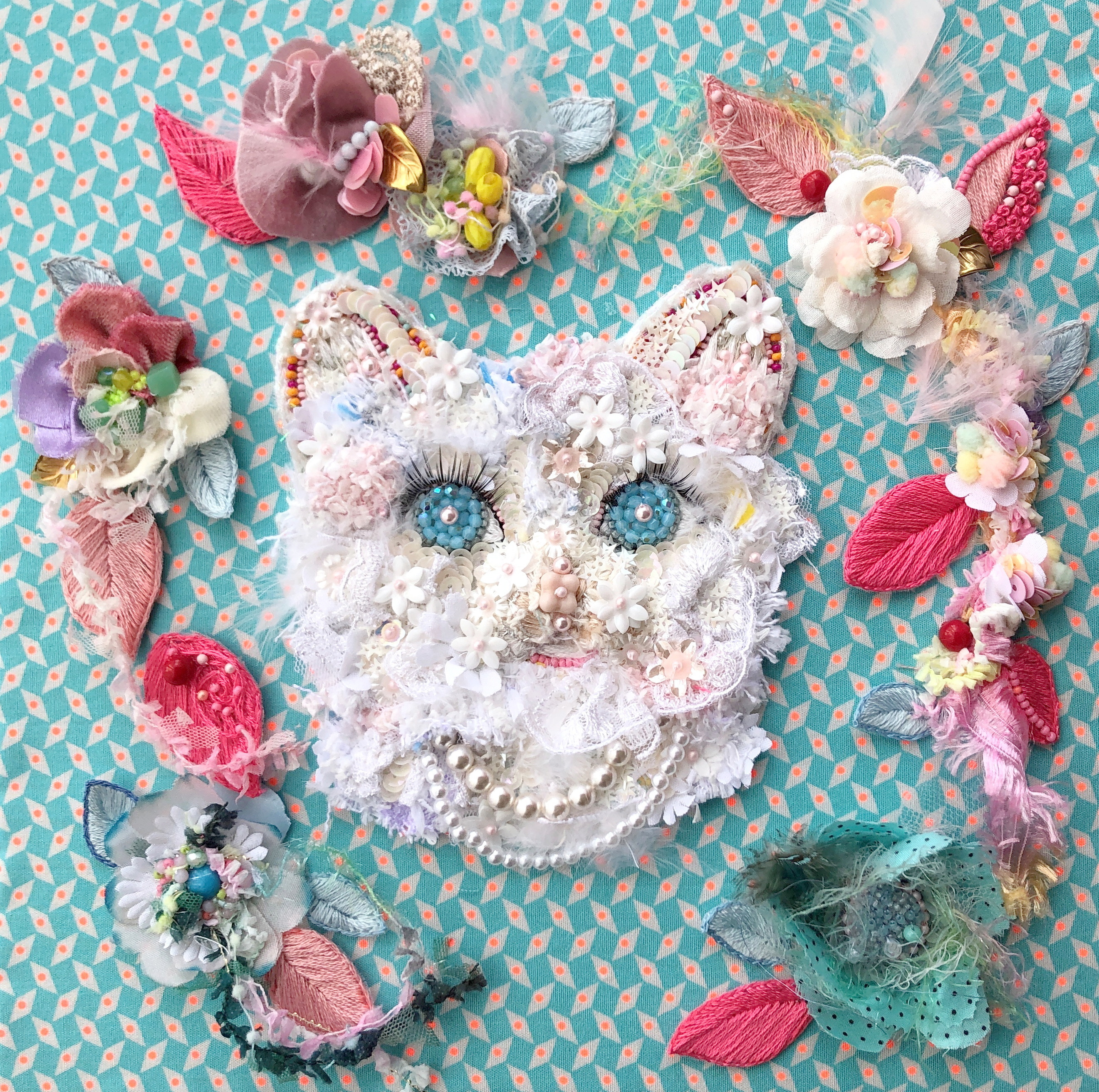 刺繍 ビーズ 猫 Miaou Miaou Les Fleurs Maki Embroidery 刺繍 ビーズ アート