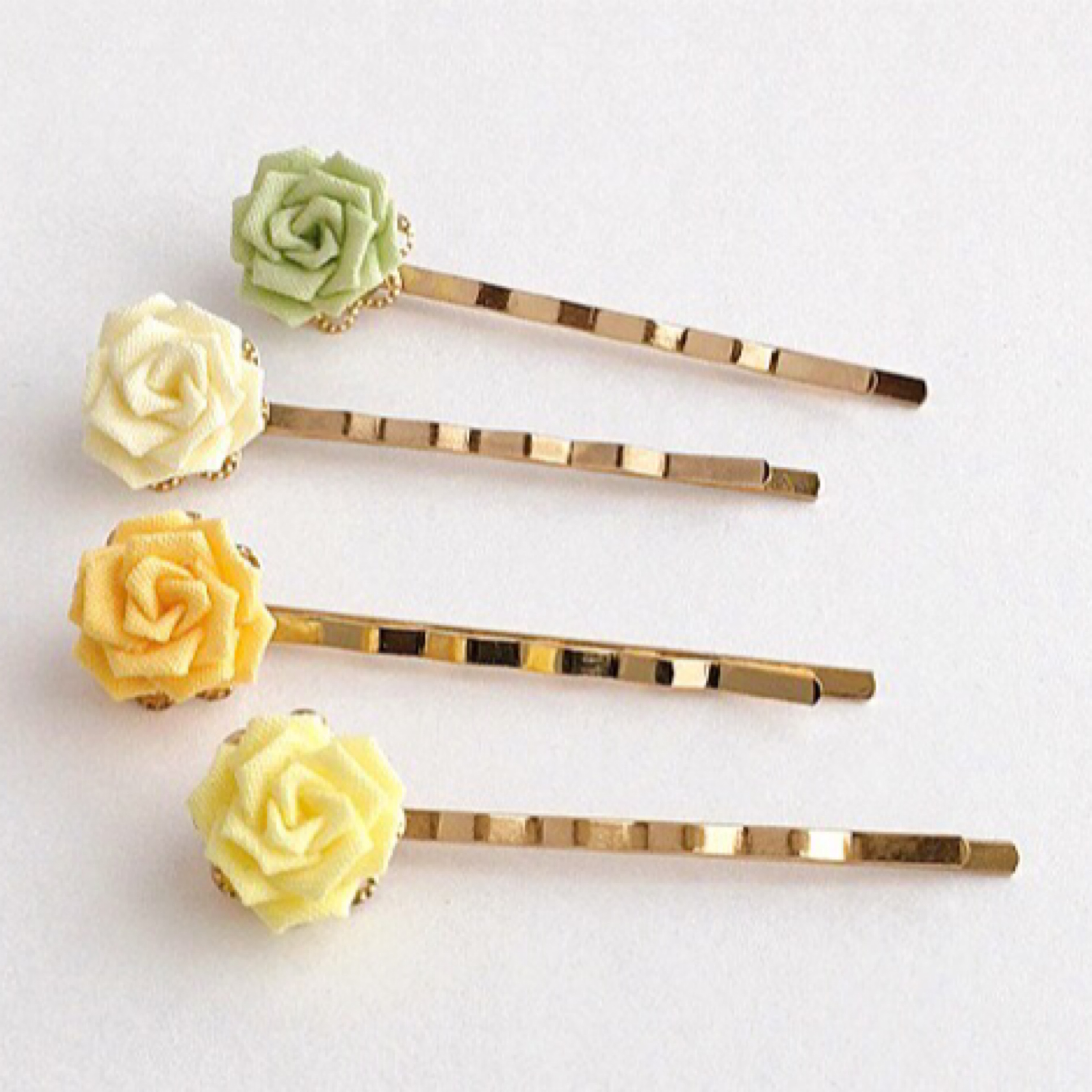 つまみ細工 12色 ばらのヘアピン パステルカラーver フラワー 誕生日 記念日 プレゼント 成人式 入学式 卒業式 結婚式 ブライダル パーティー 着物 浴衣 薔薇 バラ つまみ細工のお店 花色小町 お花のアクセサリーを販売中 贈り物などにどうぞ