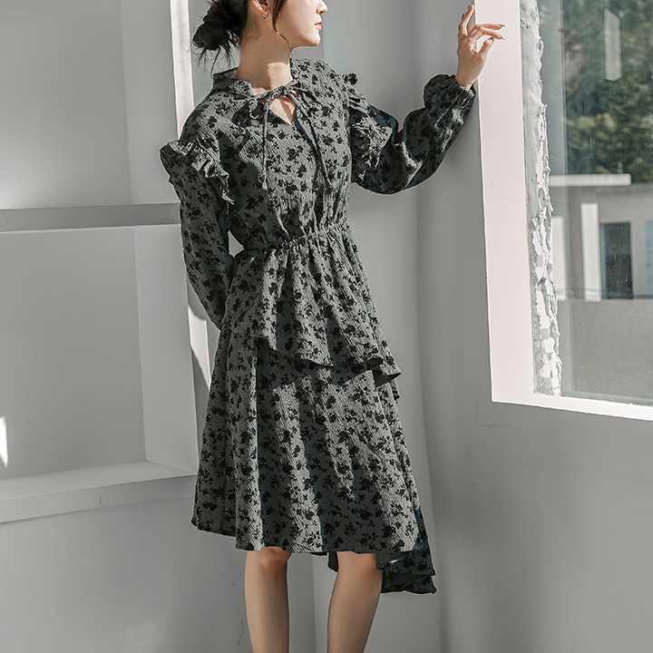 ガーリー レトロ ハイウエスト 萌え袖 フリル ワンピース アシンメトリー ドレス レディース Aラインスカート ミモレ丈 グレー ポタニカル柄調 脚長効果 スタイルアップ 体型カバー エレガント 大人 シック リボン フェミニン パーティー お呼ばれ 二次会 男ウケ デート服