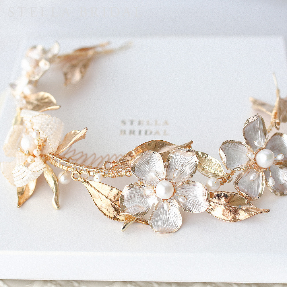受注生産品 オーガニックパールとフローラルチャームのアンティーク風ヘッドドレス Susie スージー ウェディングヘアアクセサリー Stella Bridal オシャレ花嫁さま御用達ウェディングアクセサリーショップ ステラブライダル