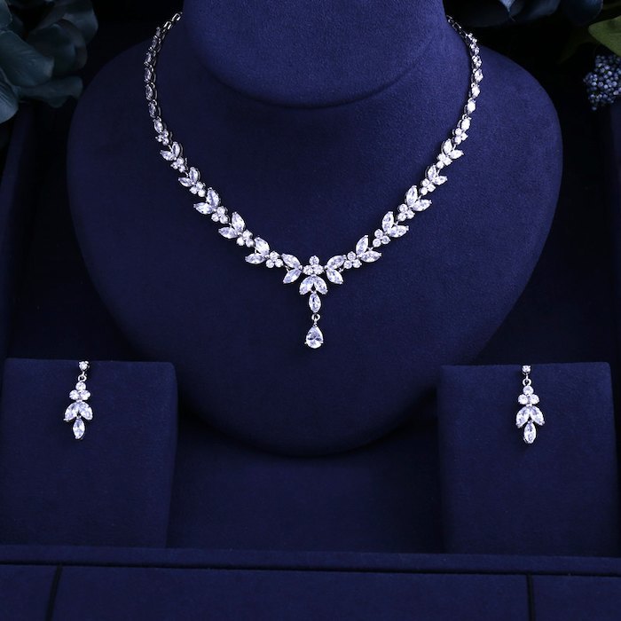 ウェディング ネックレス ピアスセット ジルコニア ビジューピアス ブライダルピアス ウェディング アクセサリー クリスタル シルバー 結婚式 Cz Aile Bouquet