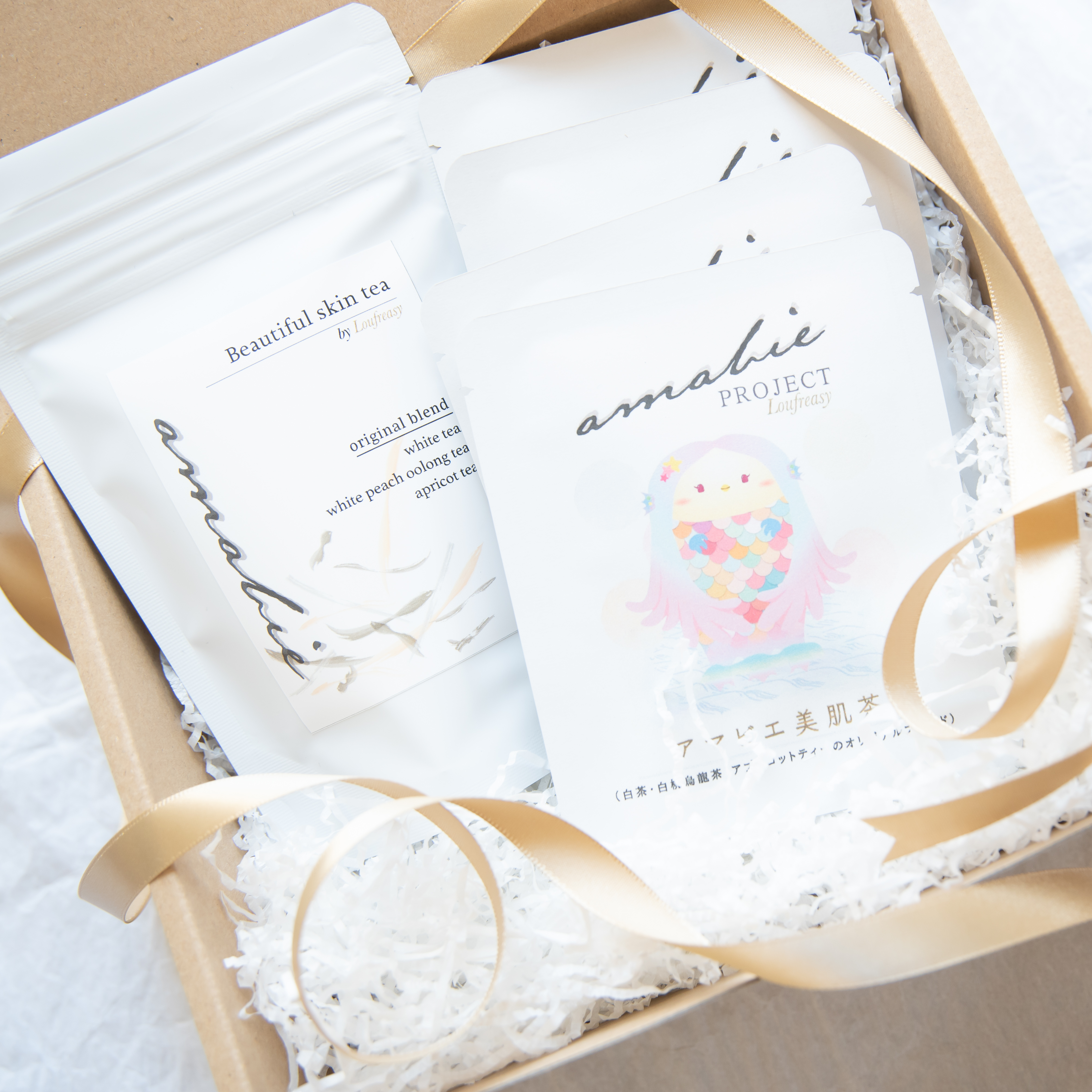 ギフトボックス アマビエ美肌茶 茶葉30g 約60杯分 アマビエティーバッグ4個セット 8杯分 美肌効果やアンチエイジング効果 デトックス効果抜群 美味しい 癒される香りのオリジナルブレンドハーブティーをプレゼントやギフトに リボンのカラーをお選び頂け