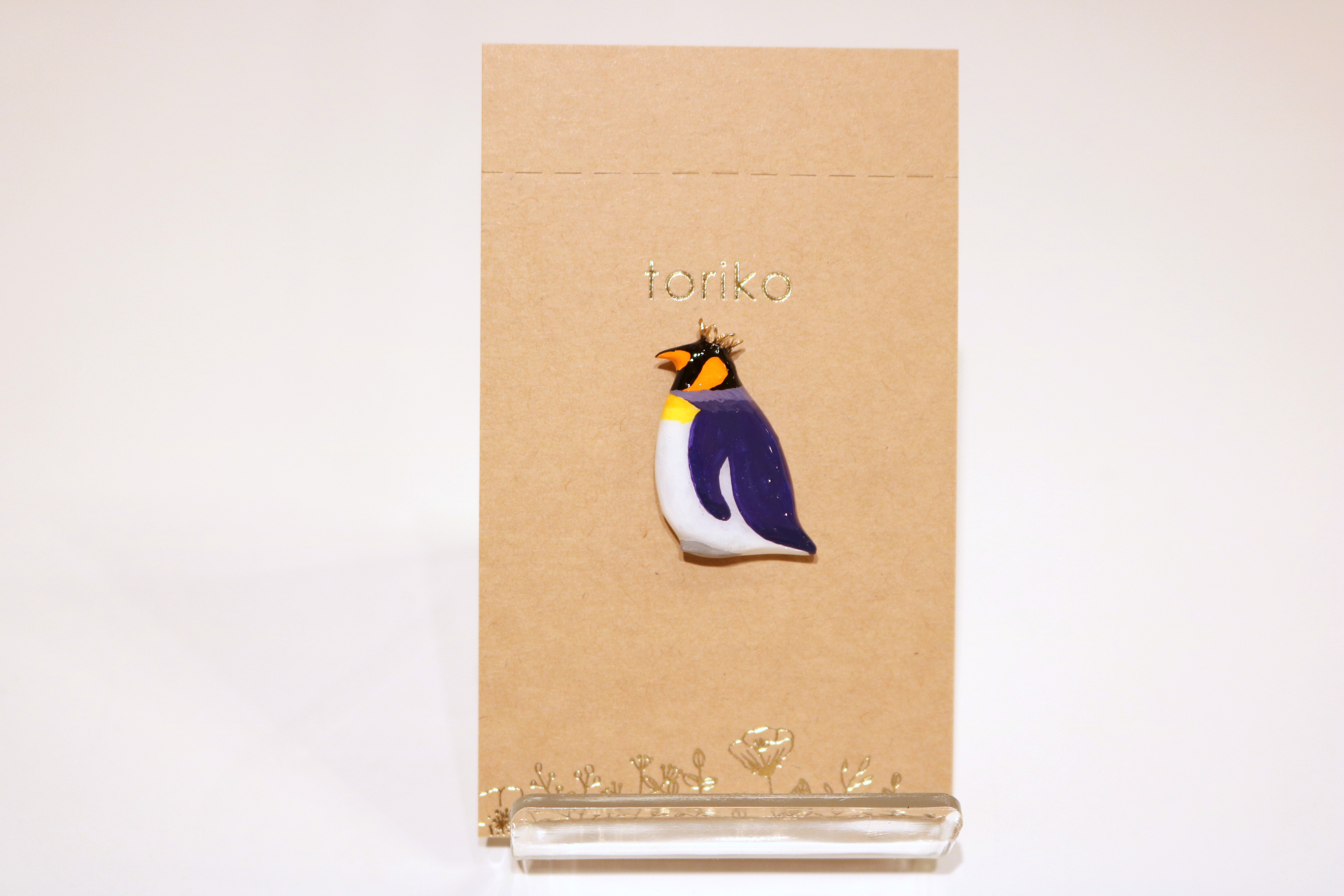 王様ペンギンのレジンブローチ 紫 Toriko