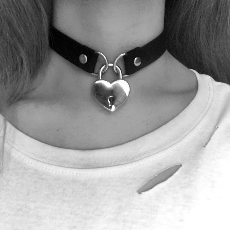 ゴシック系 チョーカー ネックバンド ハート型 ハード系 パンク系 V系 原宿系 10代 代 オルチャン Dressyなモード系 ゴシック専門店 Ladies Fashion Seasonz