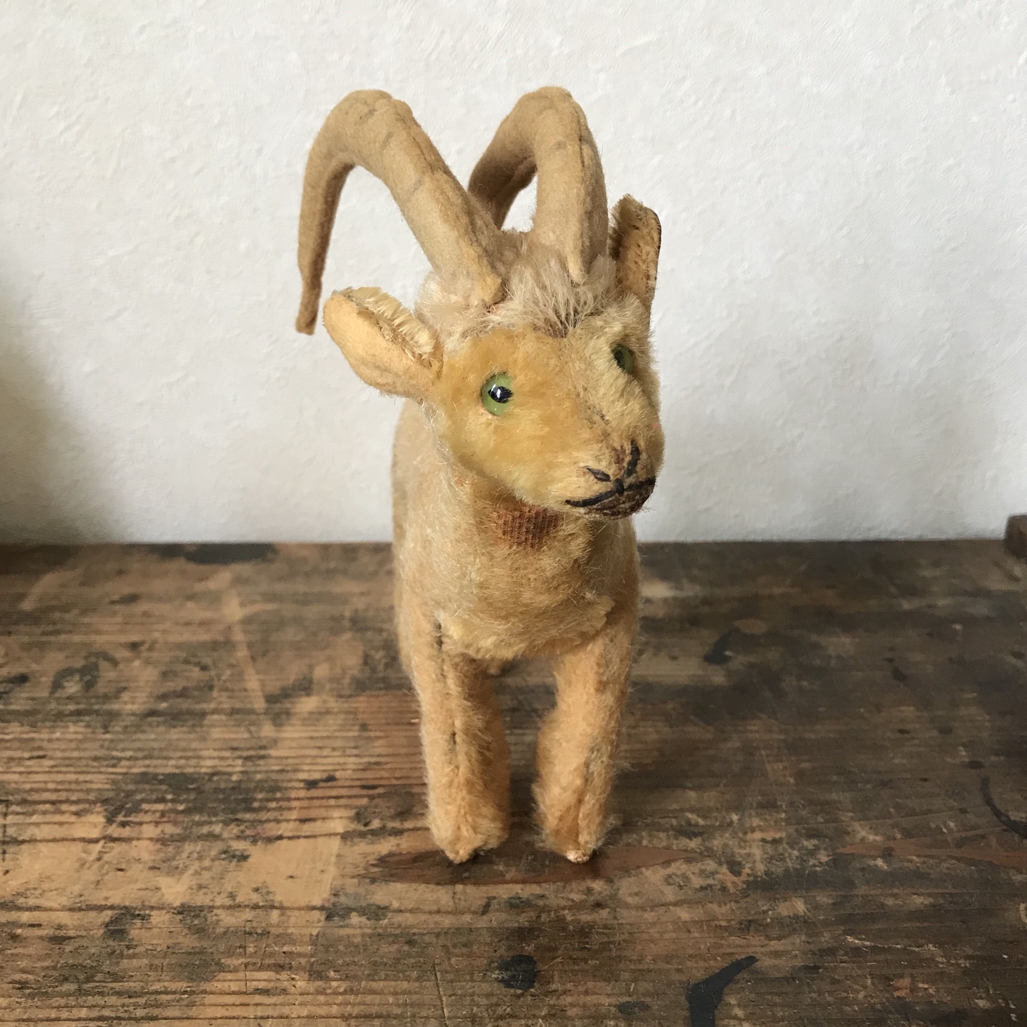 角のあるヤギ Tsuitachi Craft Brocante