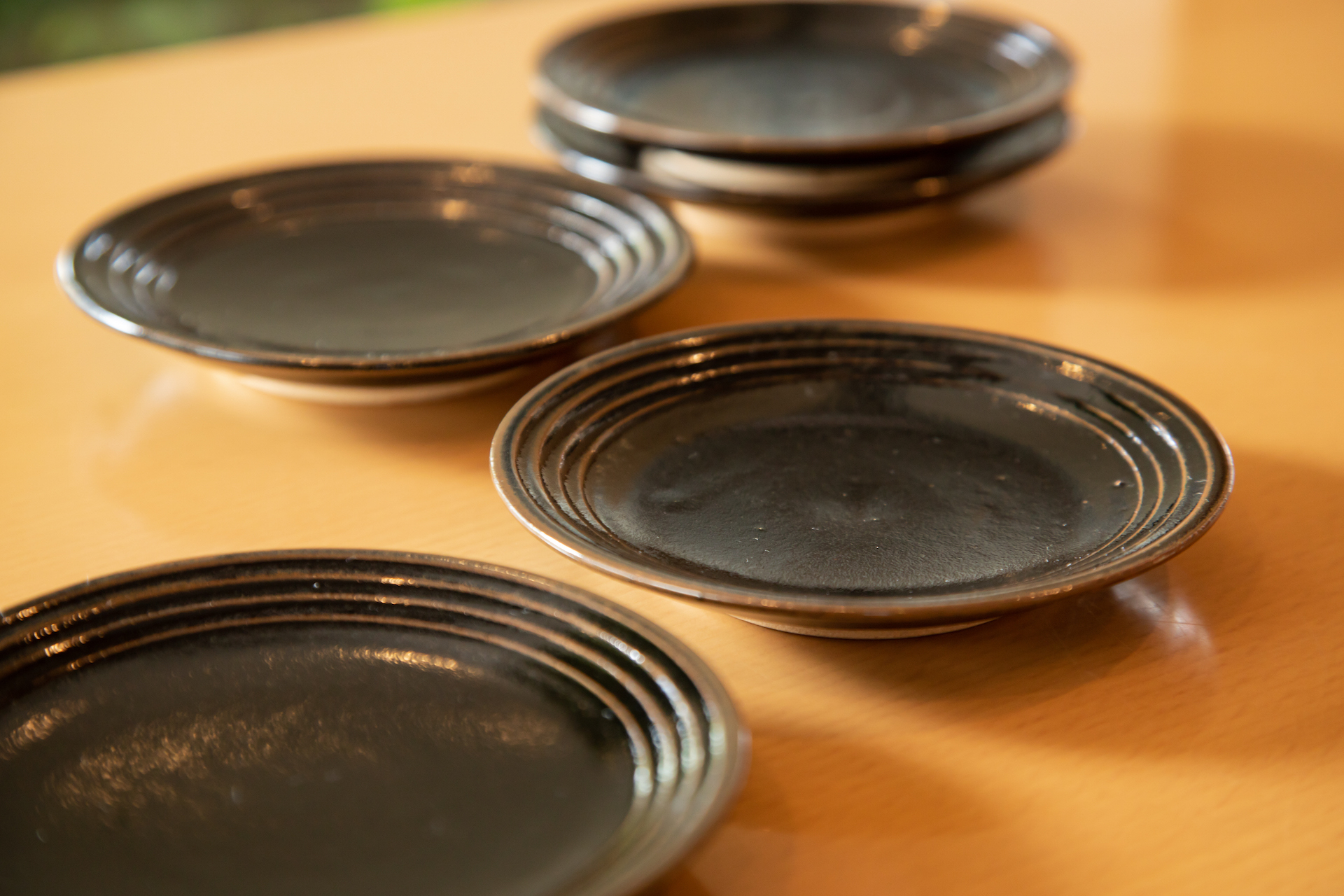 釋永陽 越中瀬戸焼 黒釉小皿 五客組 水と匠 オンラインストア