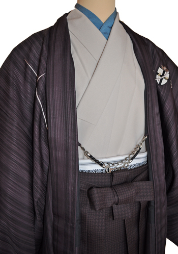 レンタル男性用jp01【紋付袴】ジャパンスタイル・ベージュ着物・紫羽織に、紫袴刺繍入りフルセット - 画像4