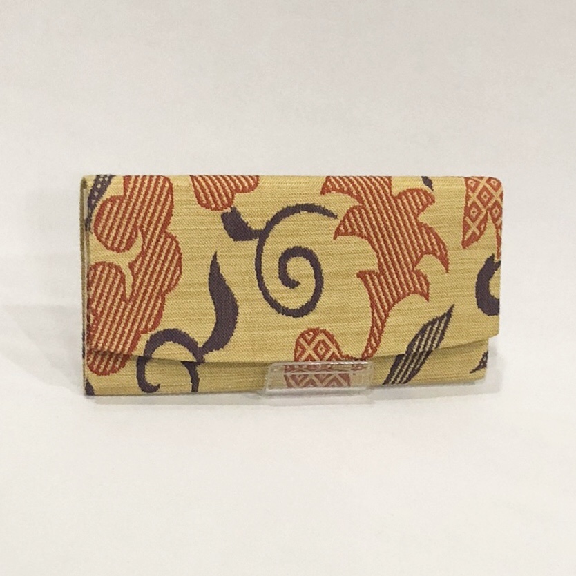 限定品 簡易財布 西陣織 牡丹唐草柄 京都の伝統工芸を用いた着物や帯生地で製作したグッズブランドaturae あつらえ 京都 のネットショップです