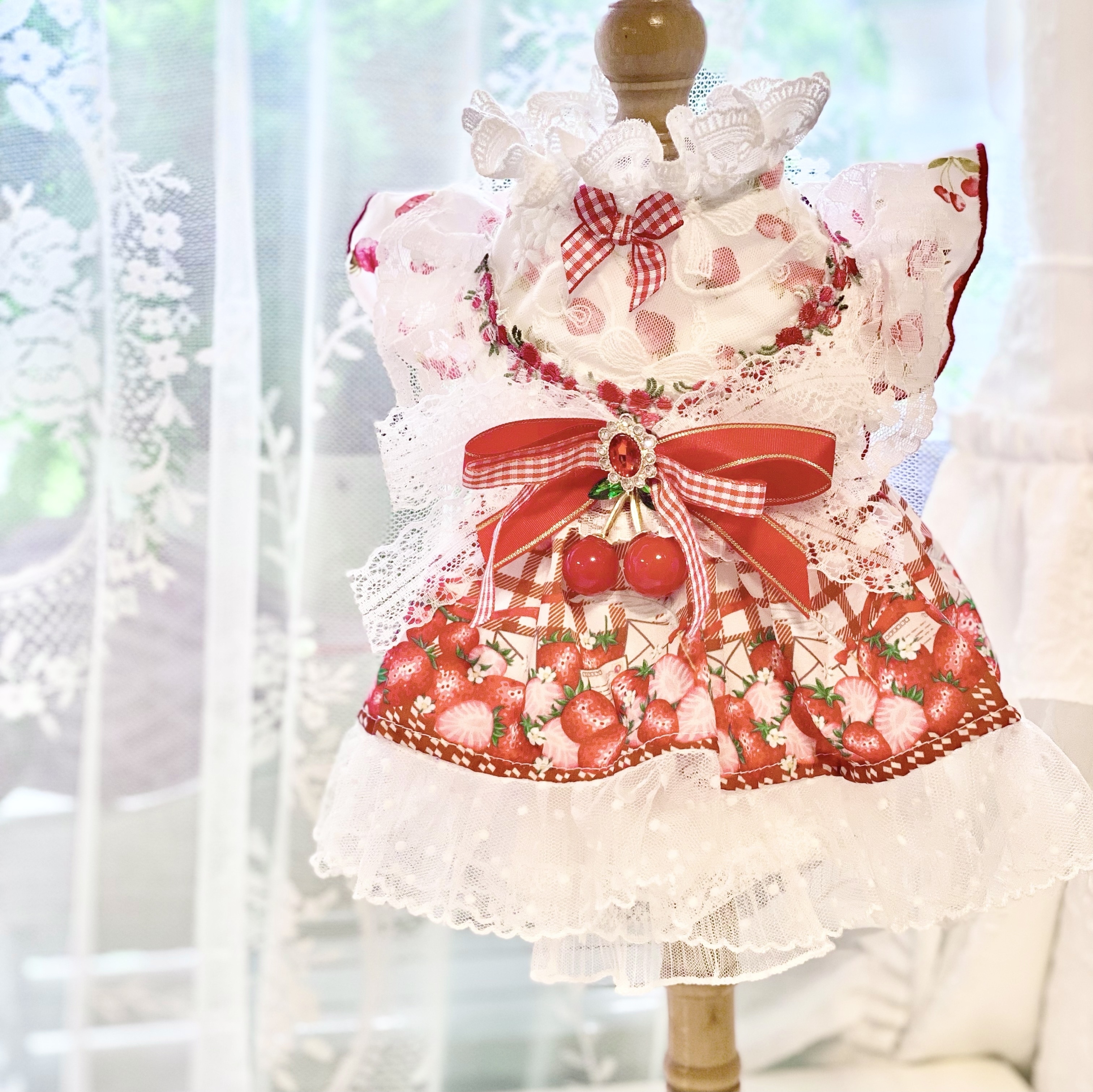 チェック苺畑ワンピース プチプラでも可愛い愛犬のお洋服通販 Sunnysevenpet