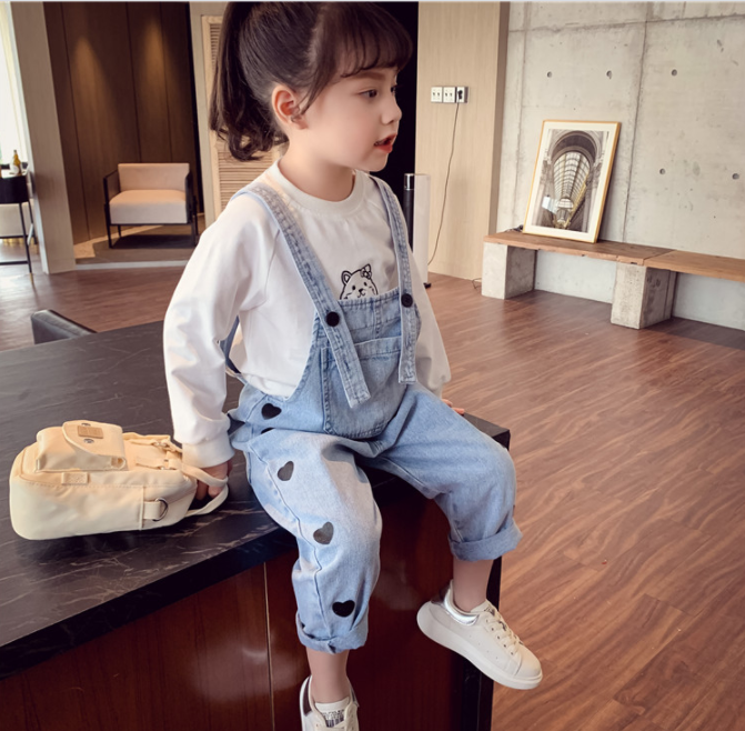 ハートがキュート 韓国子供服 デニム サロペット オールインワン サロペット 子供服 女の子 キッズファッション 子ども服 オーバーオール パンツ ズボン つなぎ デニム ハート かわいい カジュアル ゆったり 春 夏 秋 冬 90cm 100cm 110cm 1cm 130cm 140cm 150cm 送料