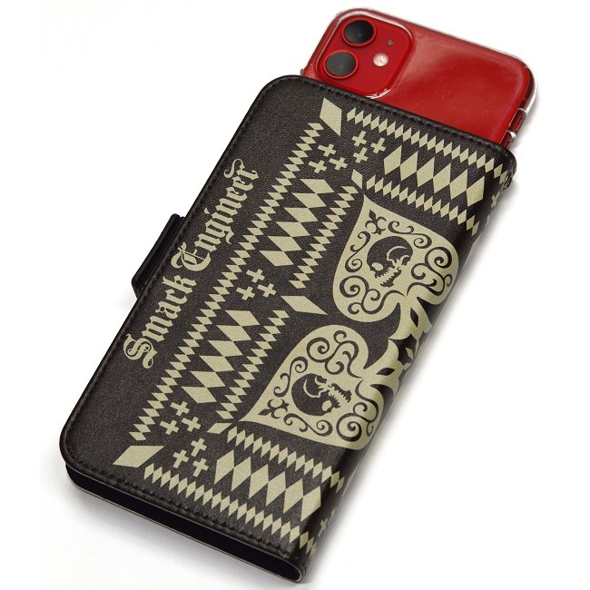 Smack Engineer スマックエンジニア Nation Mobile Case 手帳型スマホケース フリーサイズ Iphone アイフォンカバー モバイルケース レザー 黒 ブラック スカル ドクロ スペード メンズ レディース Rock Punk ロック パンク バンド ギフトラッピング無料 衣装 Rogia